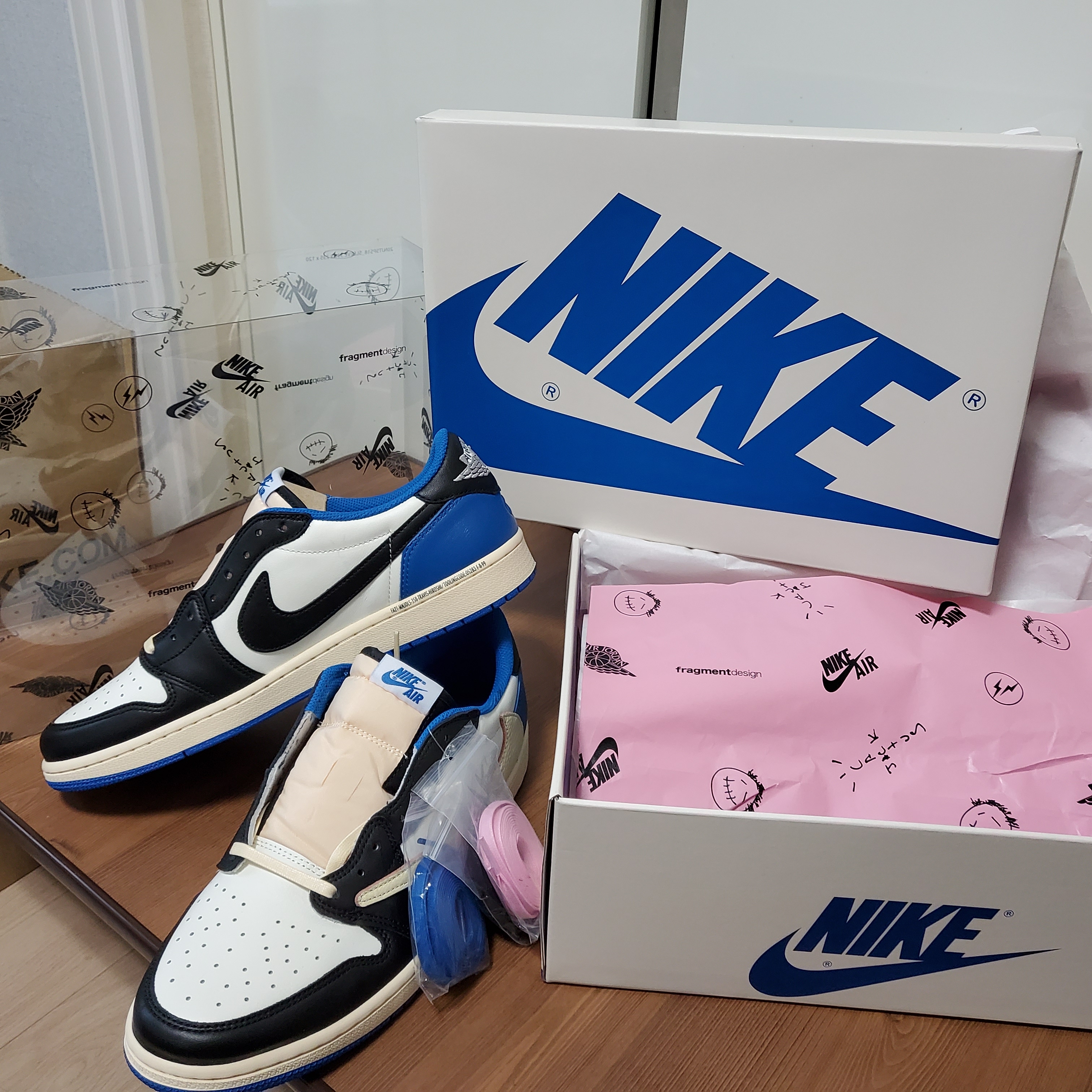 Jordan 1 x Travis Scott x Fragment Retro Low OG SP Military Blue 착용 스타일 - 2