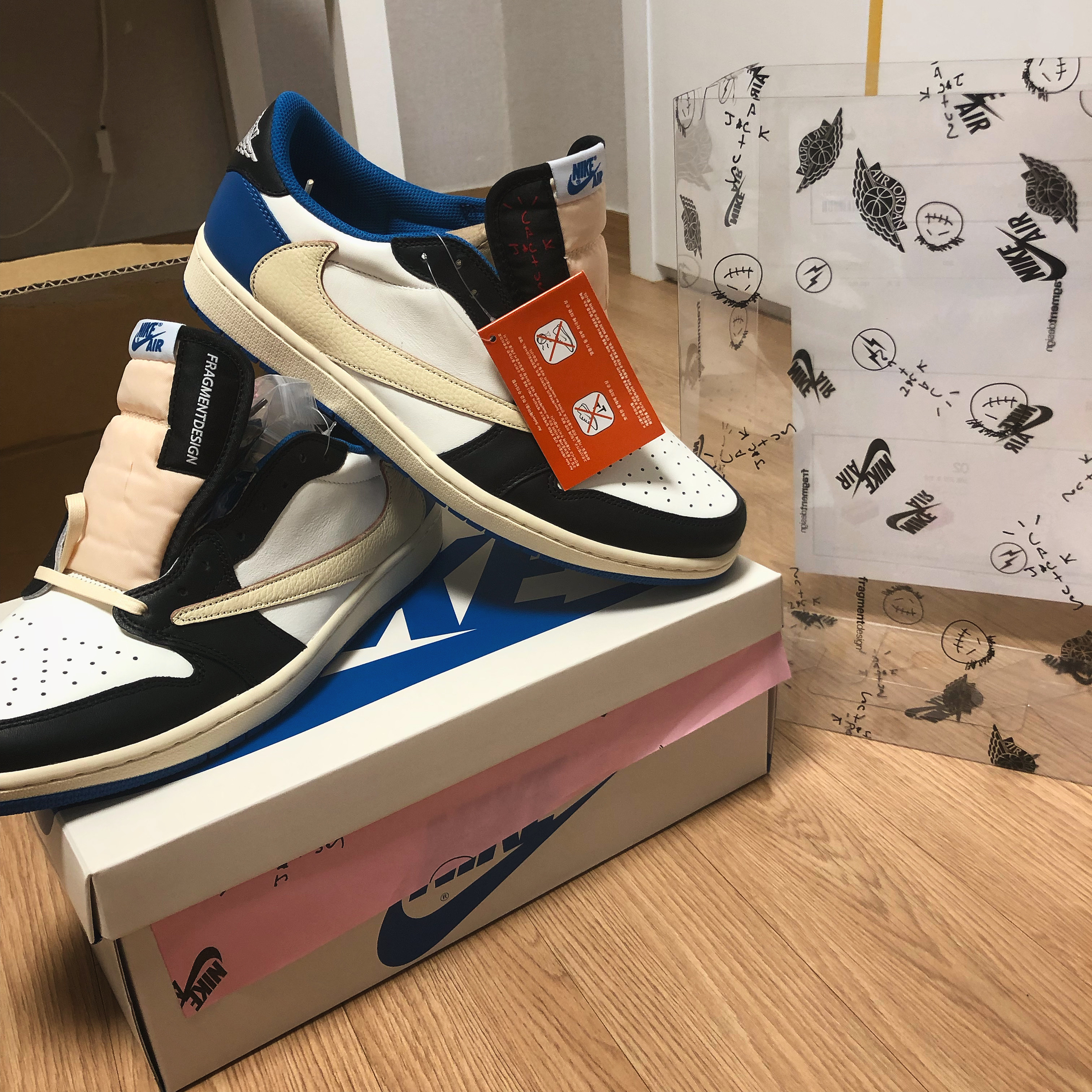 Jordan 1 x Travis Scott x Fragment Retro Low OG SP Military Blue 착용 스타일