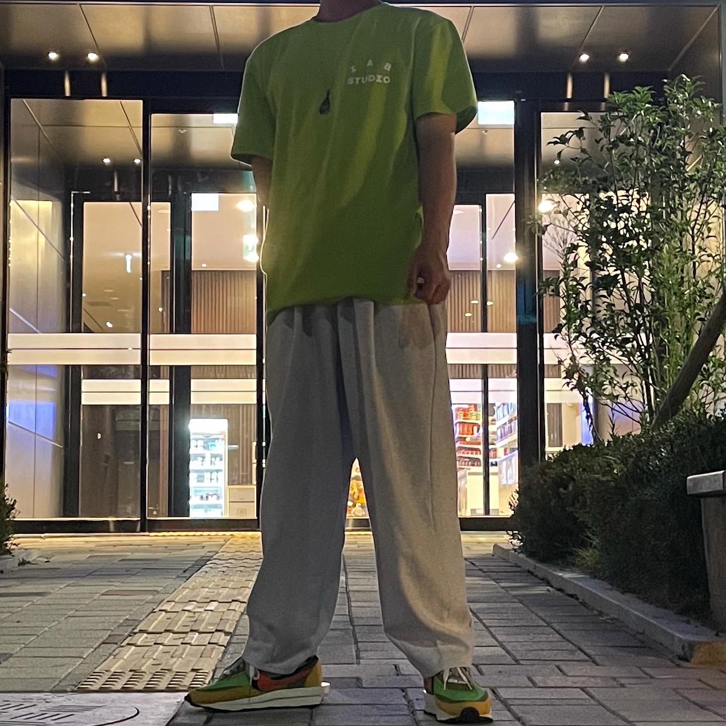 IAB Studio T-Shirt Lime, Nike x Sacai LDWaffle Green Multi 착용 스타일