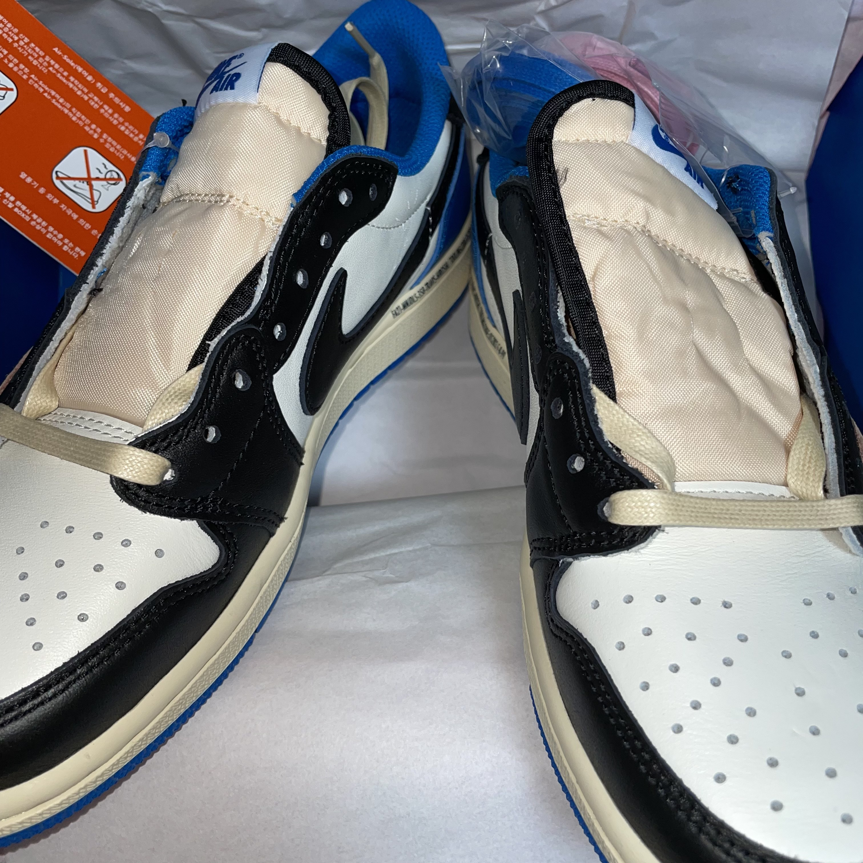 Jordan 1 x Travis Scott x Fragment Retro Low OG SP Military Blue 착용 스타일 - 2