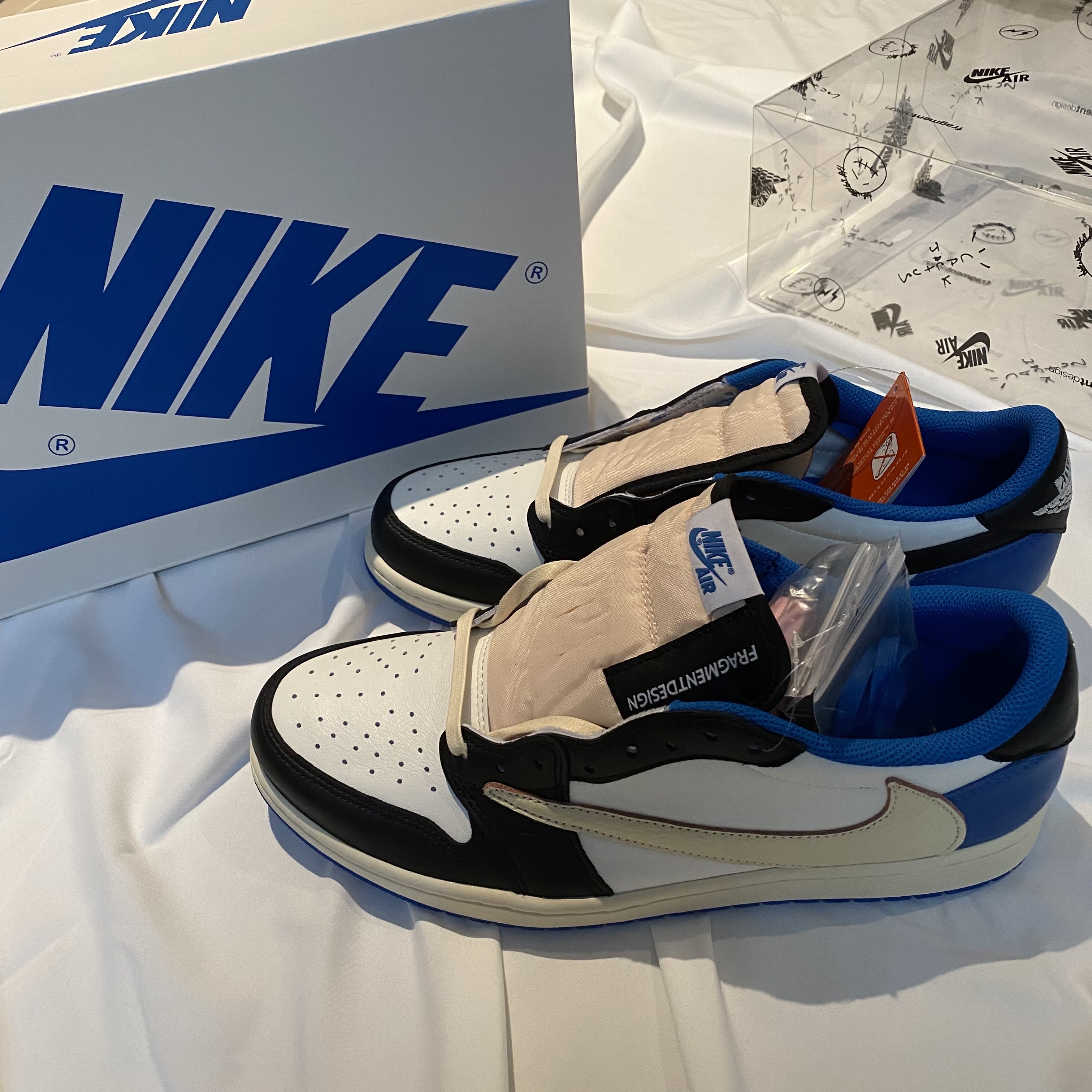 Jordan 1 x Travis Scott x Fragment Retro Low OG SP Military Blue 착용 스타일 - 5