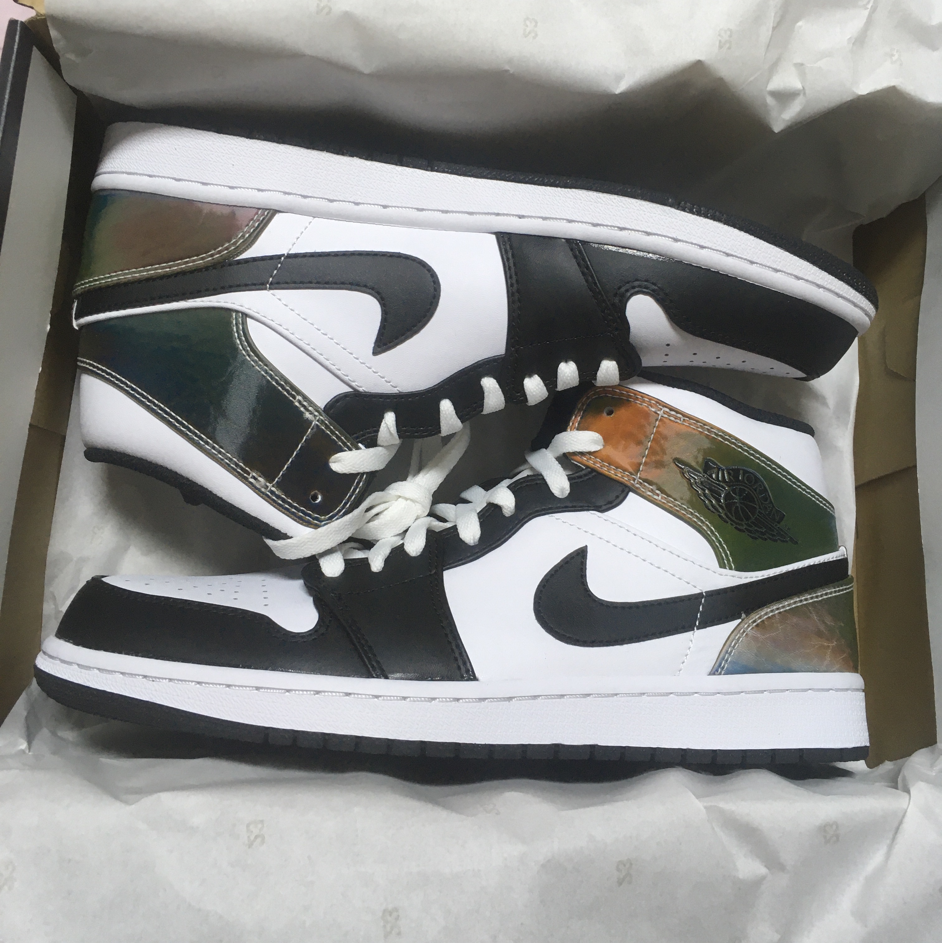 Jordan 1 Mid SE Heat Reactive 착용 스타일