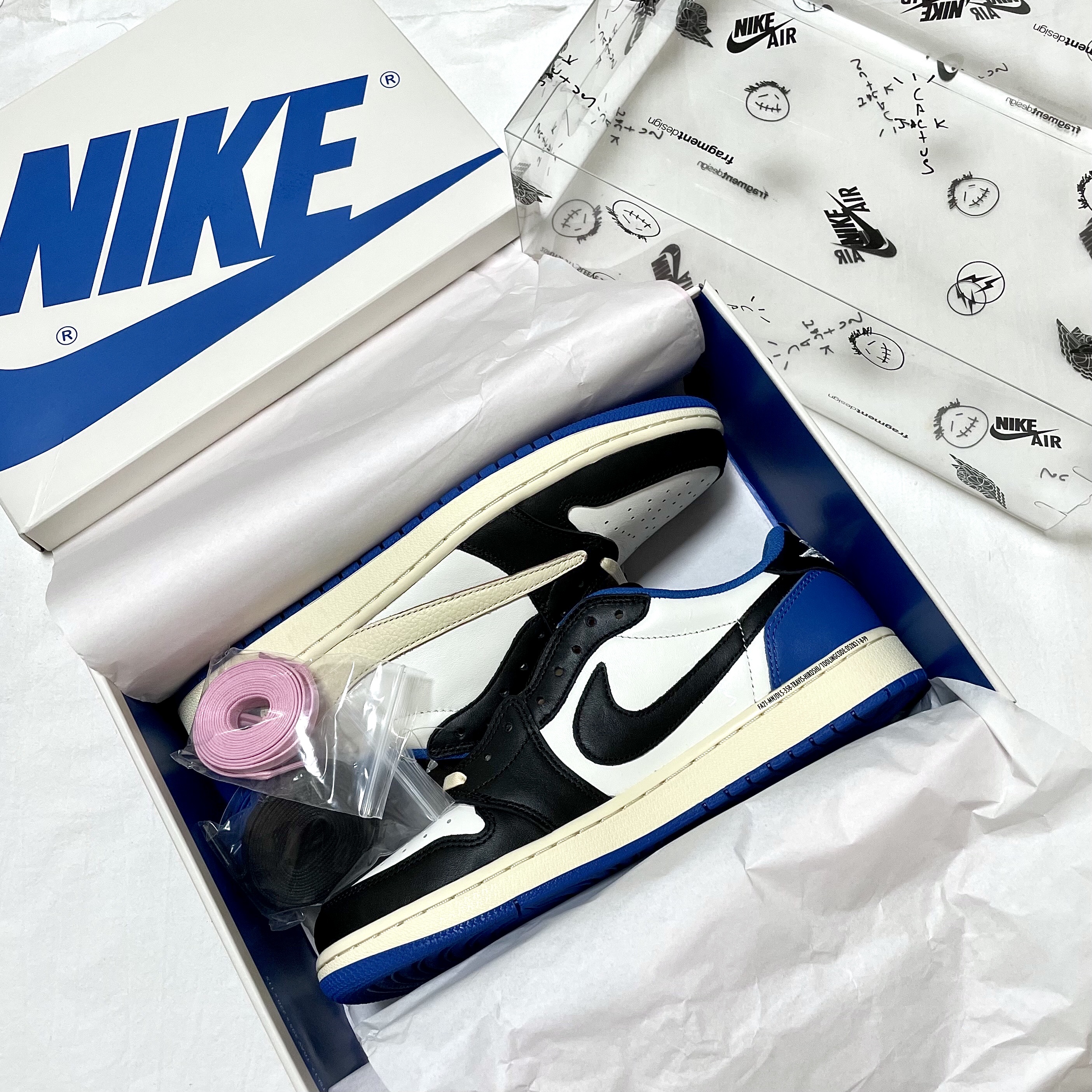 Jordan 1 x Travis Scott x Fragment Retro Low OG SP Military Blue 착용 스타일 - 2