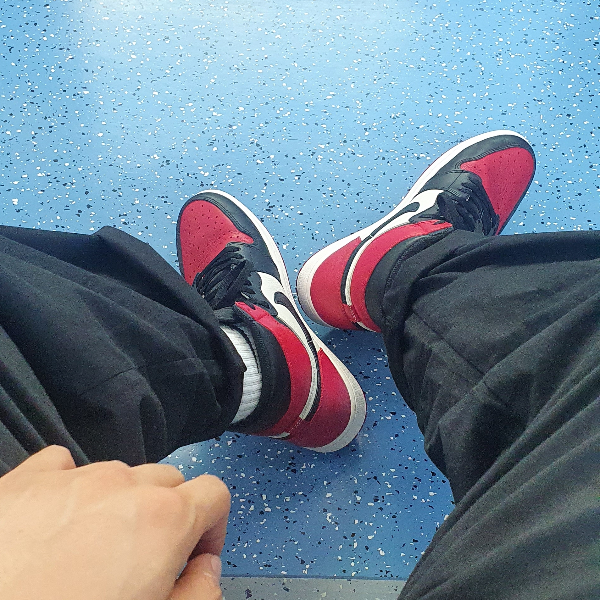 Jordan 1 Retro High OG Bred Toe 착용 스타일 - 1