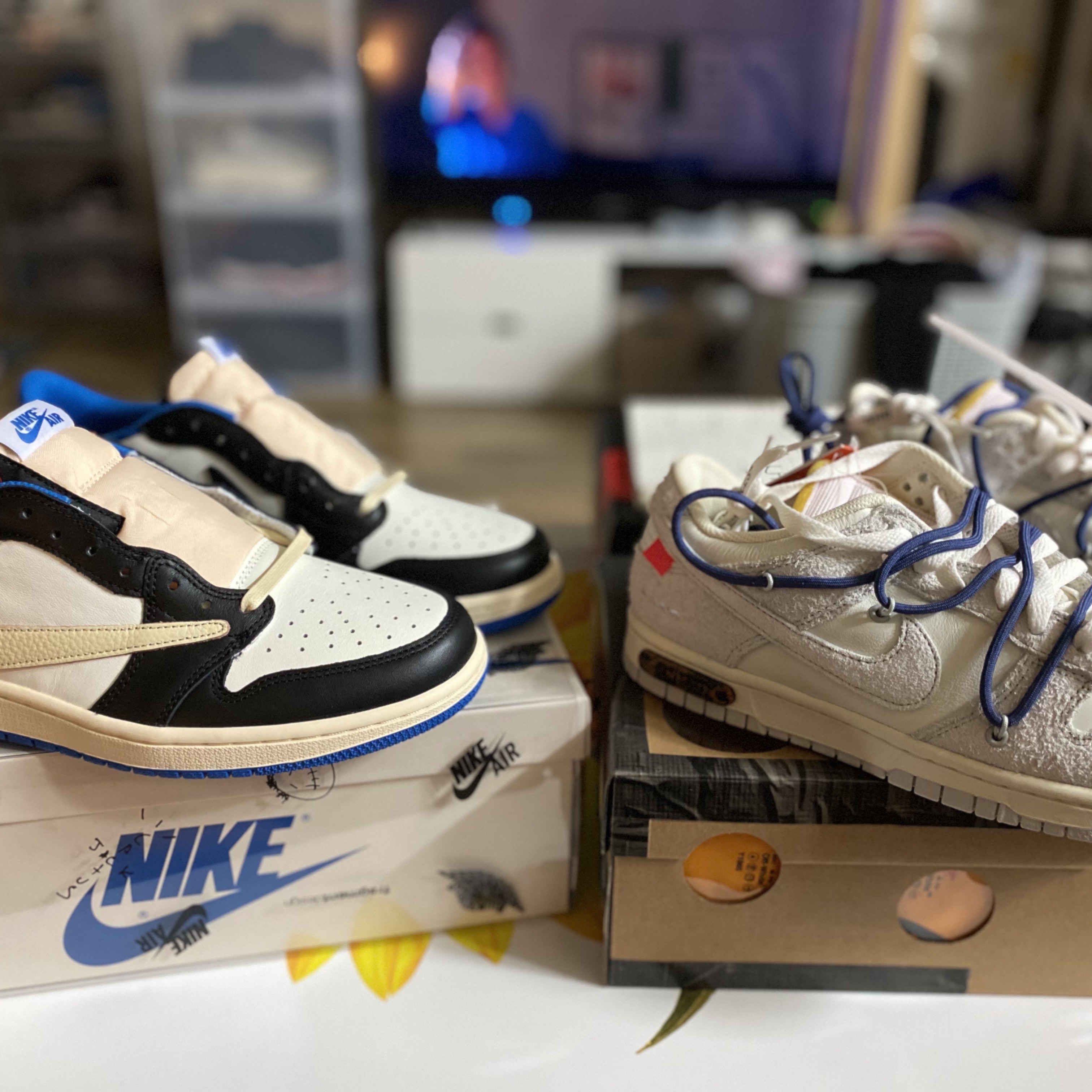 Jordan 1 x Travis Scott x Fragment Retro Low OG SP Military Blue, Nike x Off-White Dunk Low The 50 - Lot 18 착용 스타일 - 3