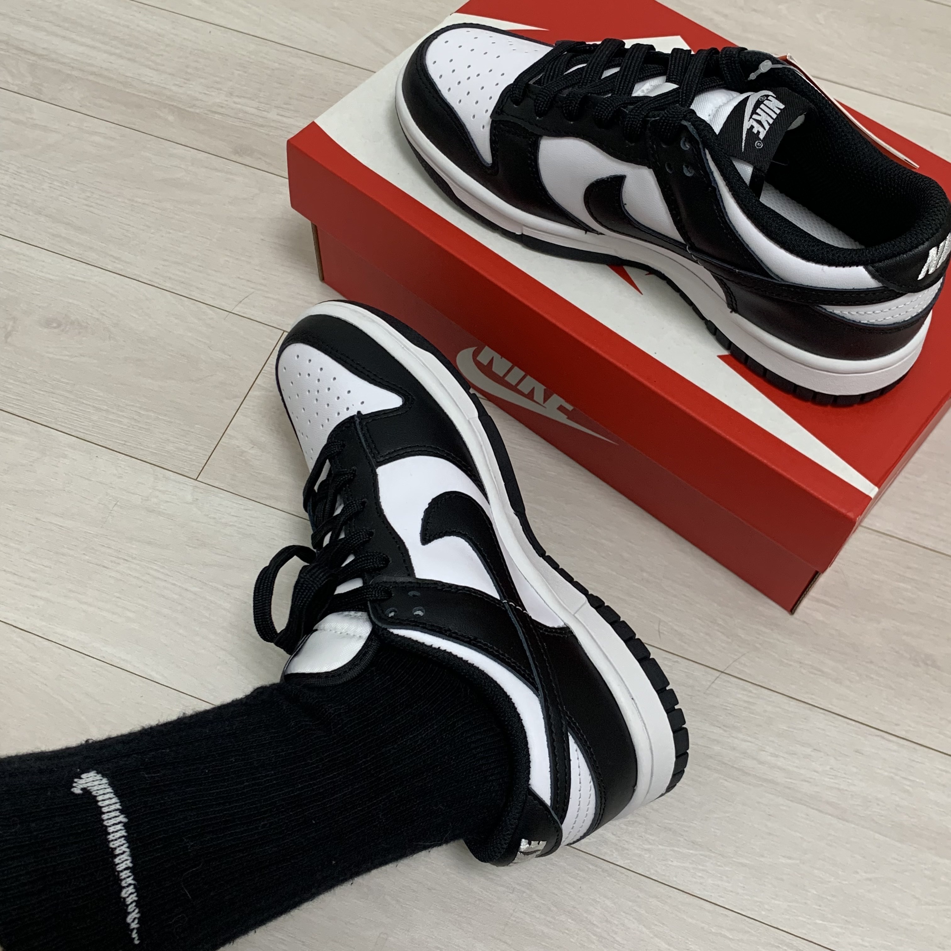 (W) Nike Dunk Low Black, Nike Dunk Low Retro Black 착용 스타일 - 3