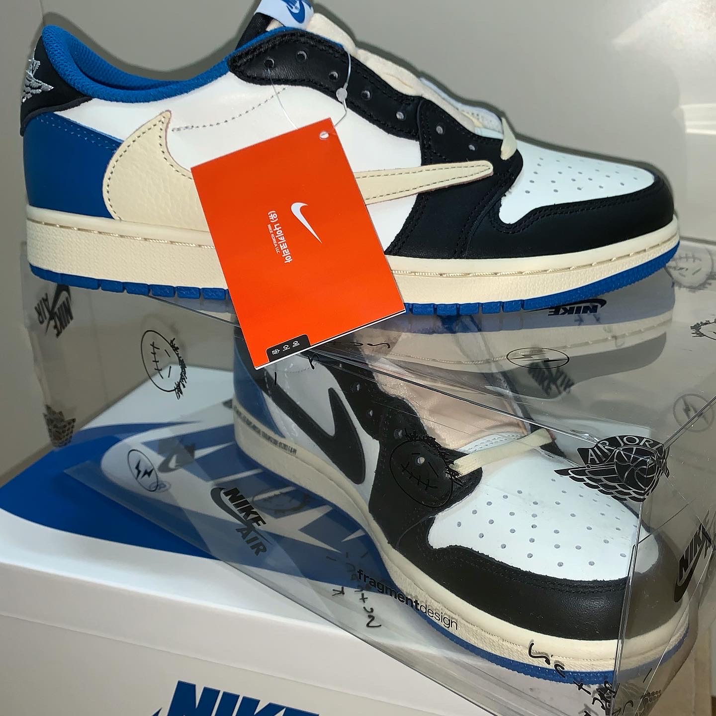 Jordan 1 x Travis Scott x Fragment Retro Low OG SP Military Blue 착용 스타일 - 1