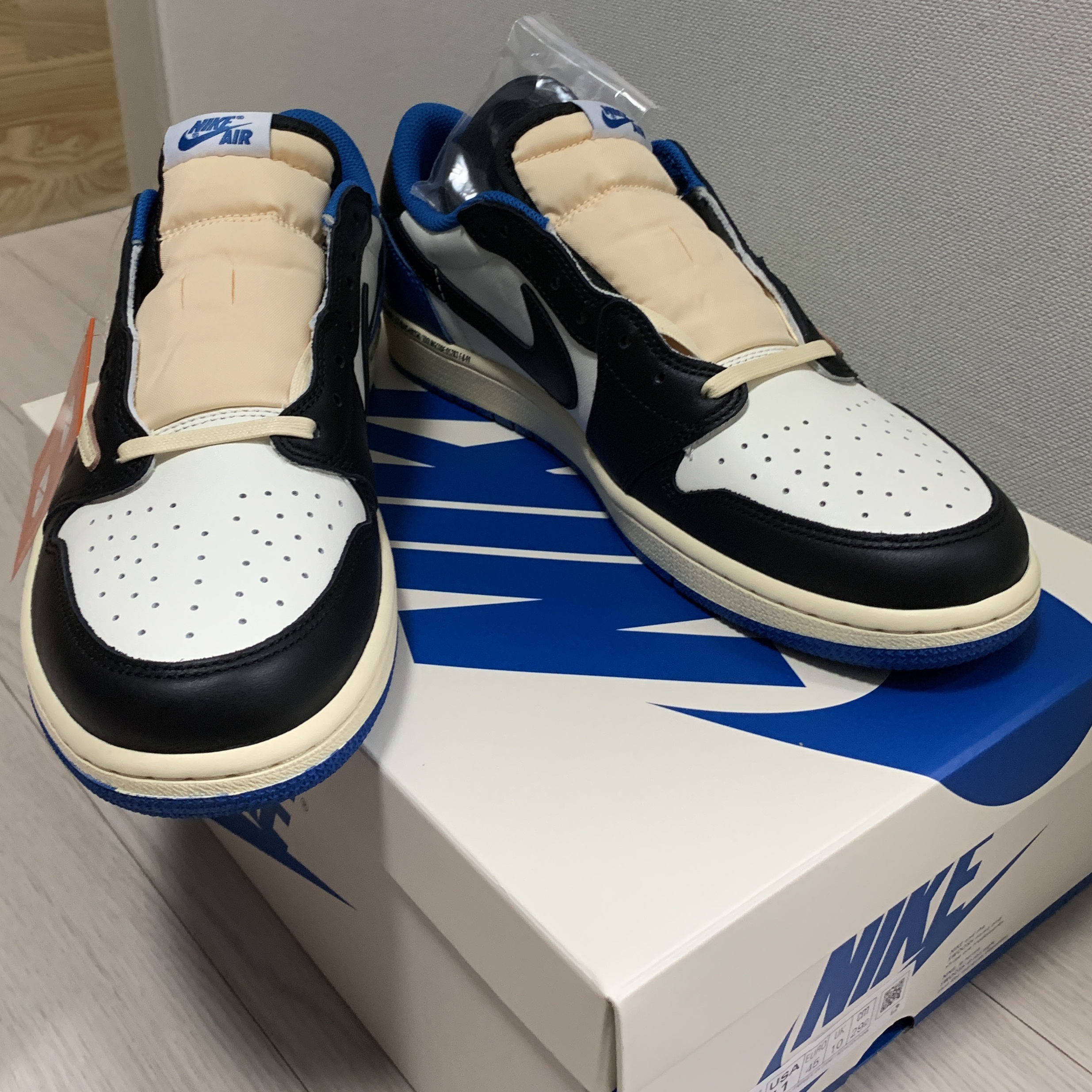 Jordan 1 x Travis Scott x Fragment Retro Low OG SP Military Blue 착용 스타일 - 2
