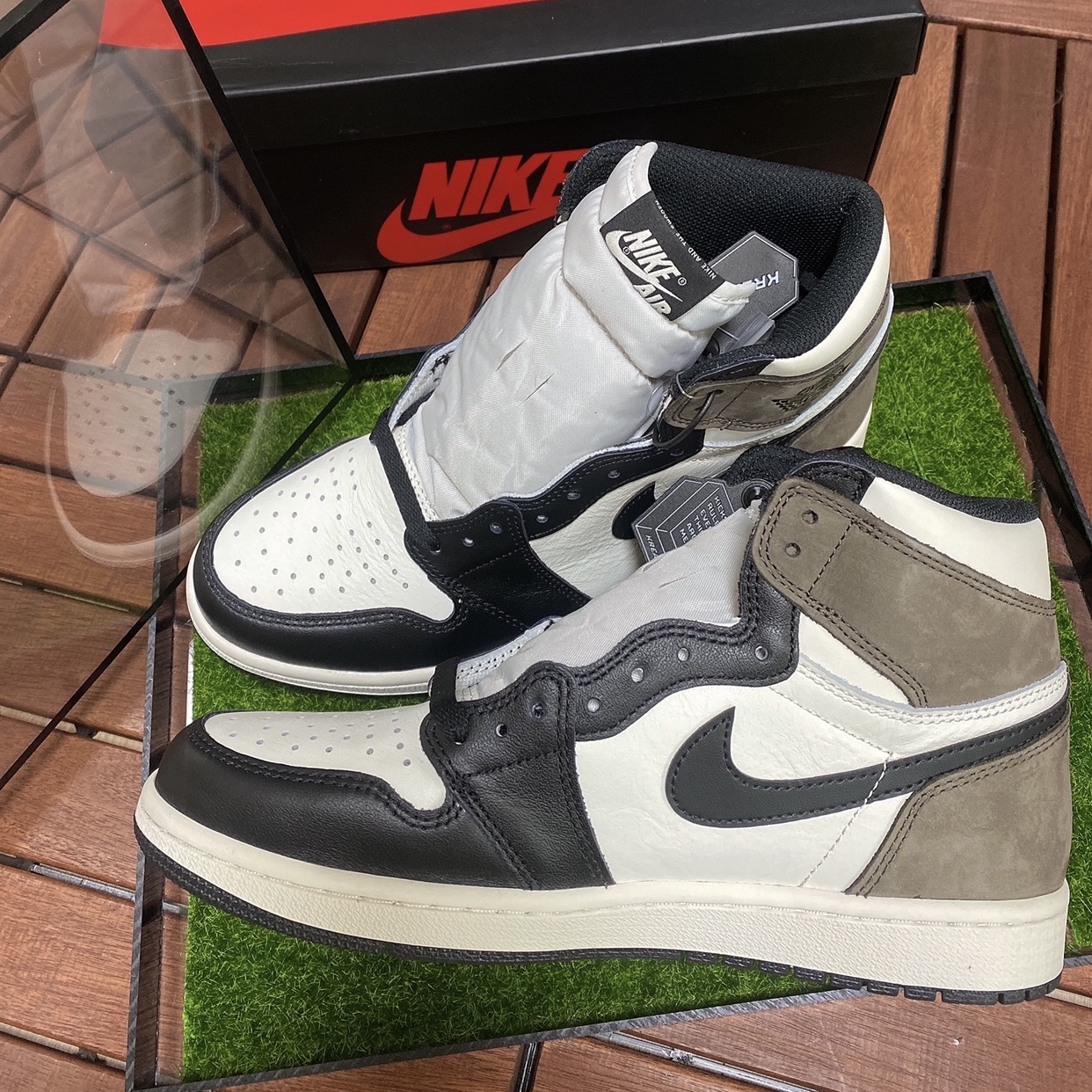 Jordan 1 Retro High OG Black Mocha 착용 스타일 - 1
