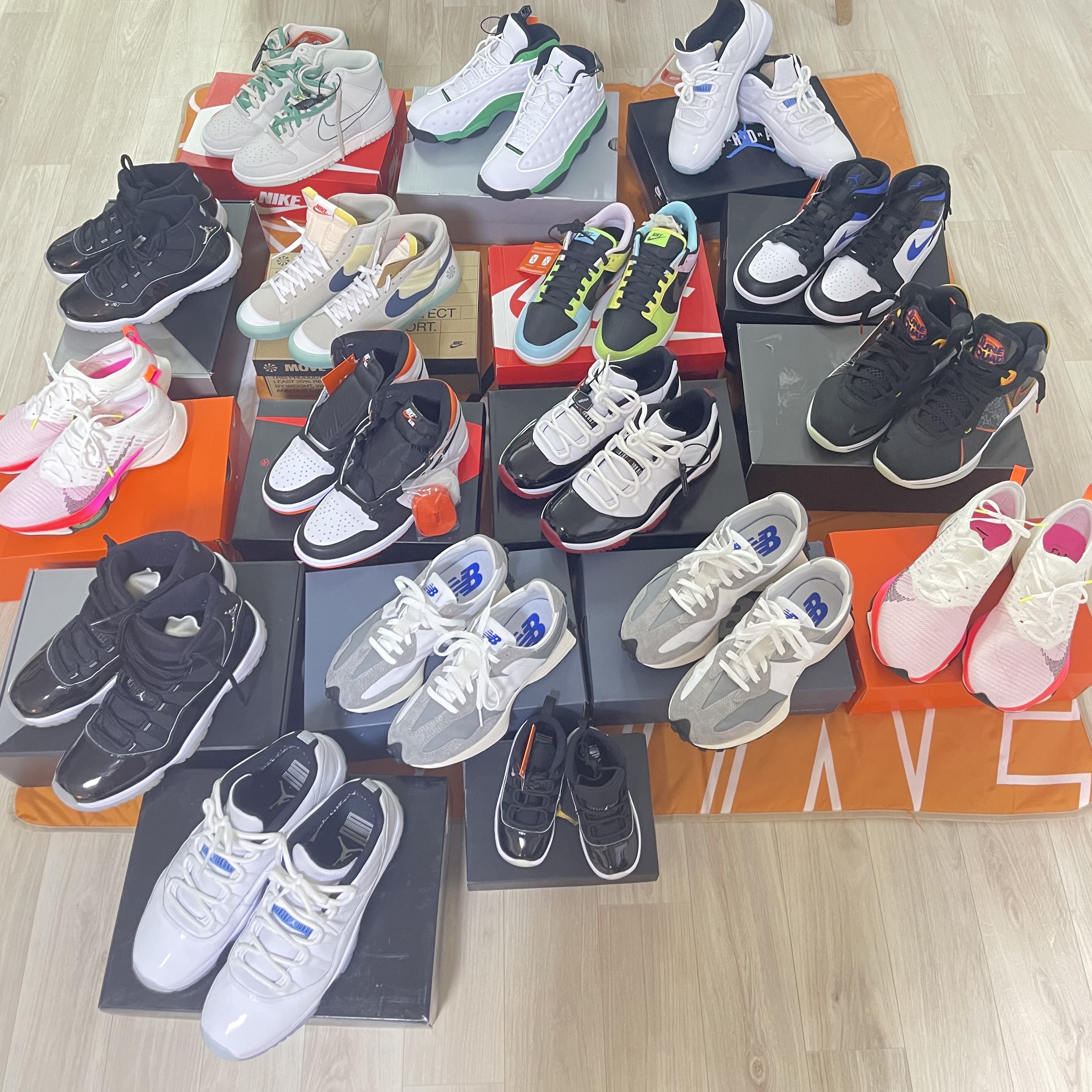 Jordan 11 Retro Low Legend Blue, Jordan 13 Retro Lucky Green 착용 스타일