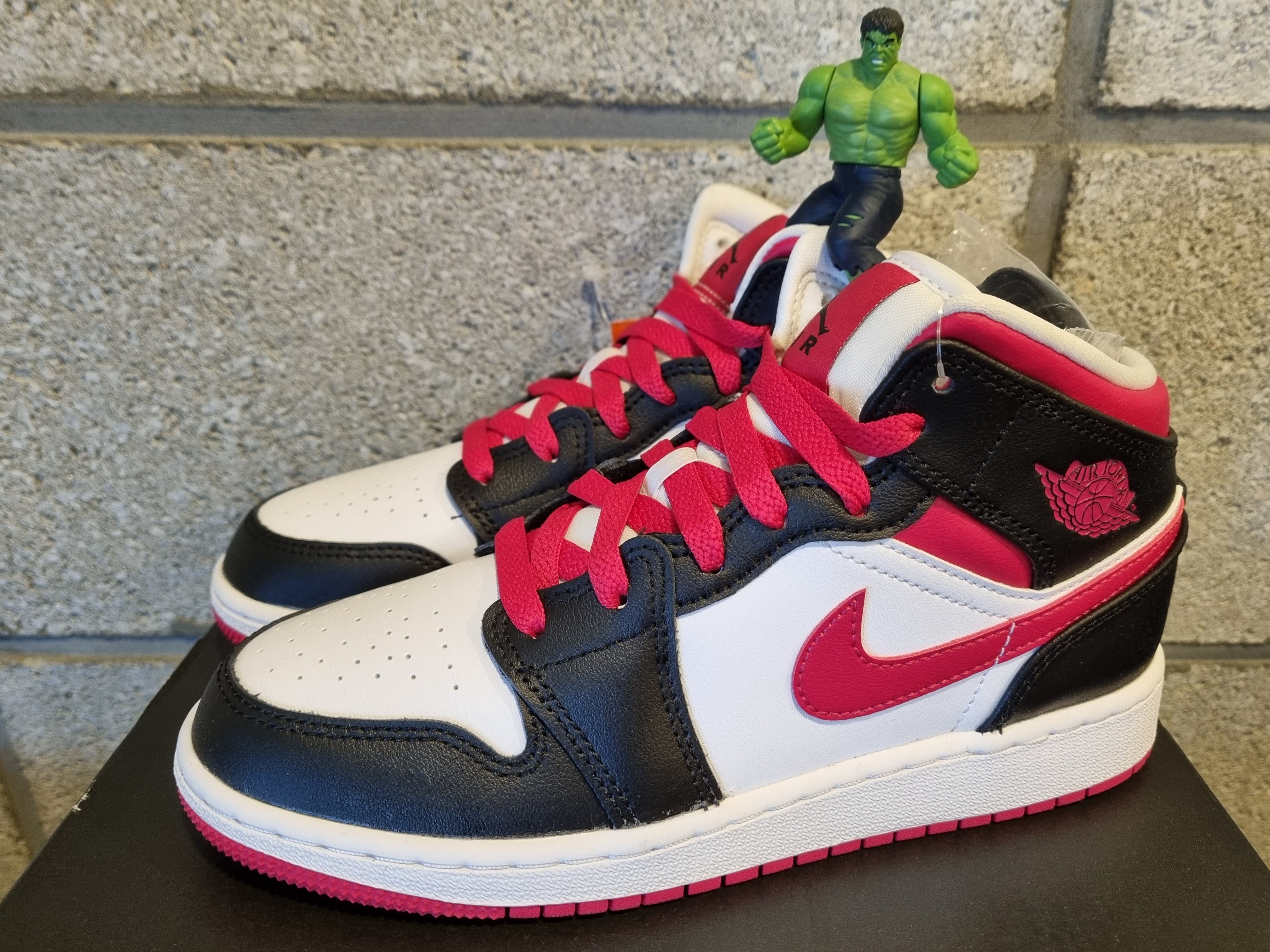 (GS) Jordan 1 Mid Very Berry  착용 스타일 - 1