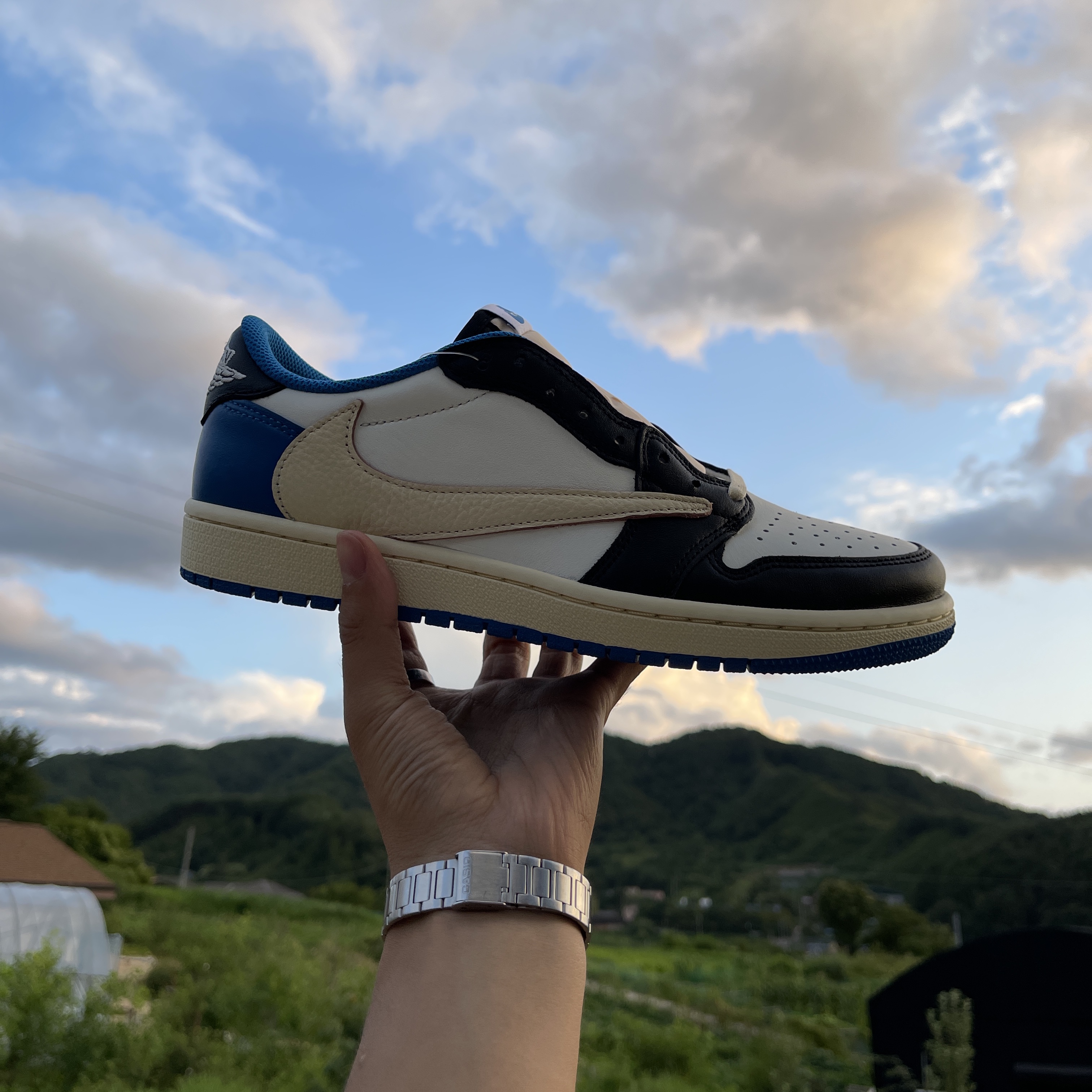 Jordan 1 x Travis Scott x Fragment Retro Low OG SP Military Blue 착용 스타일 - 2