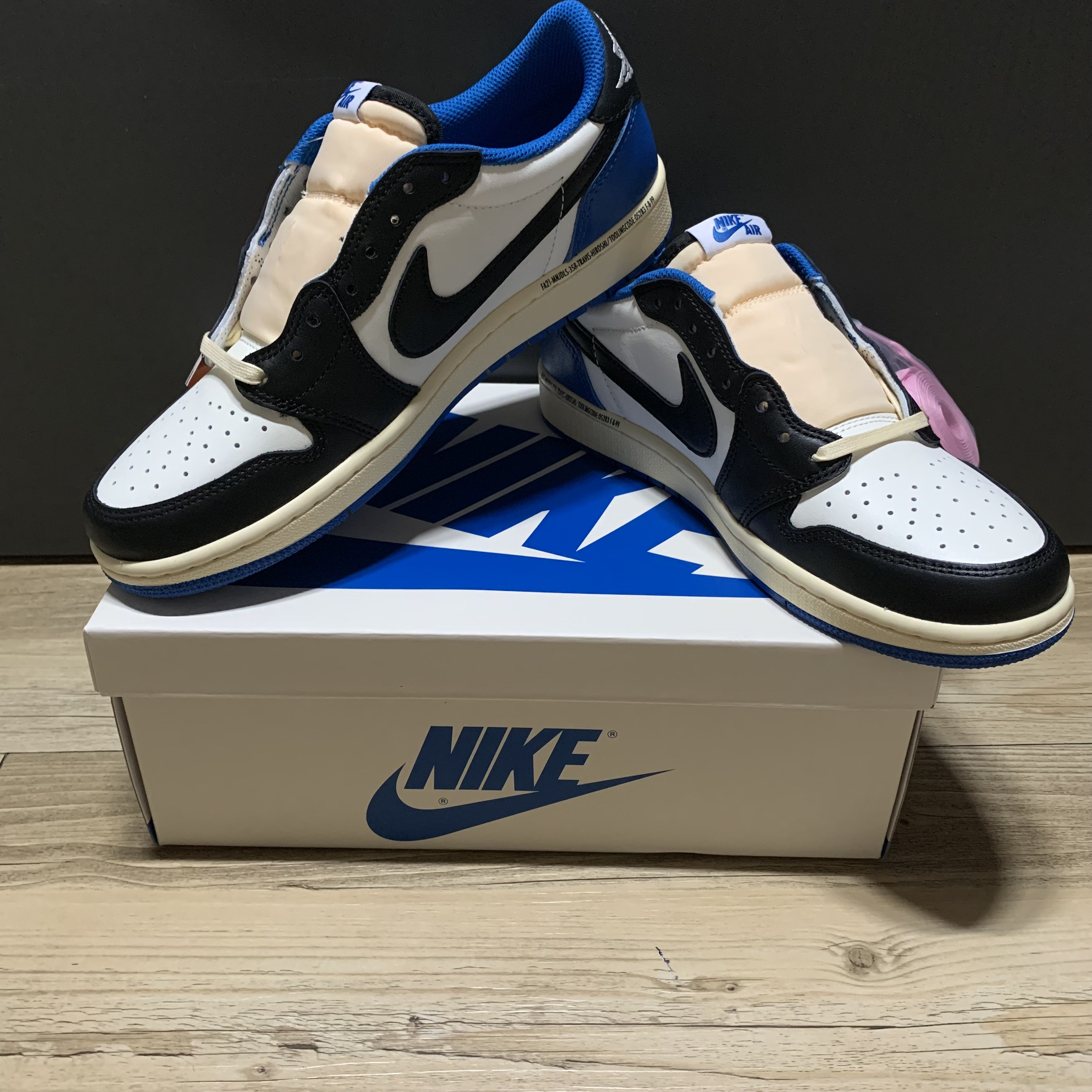 Jordan 1 x Travis Scott x Fragment Retro Low OG SP Military Blue, Jordan 1 Mid Gym Red Black White 착용 스타일 - 4