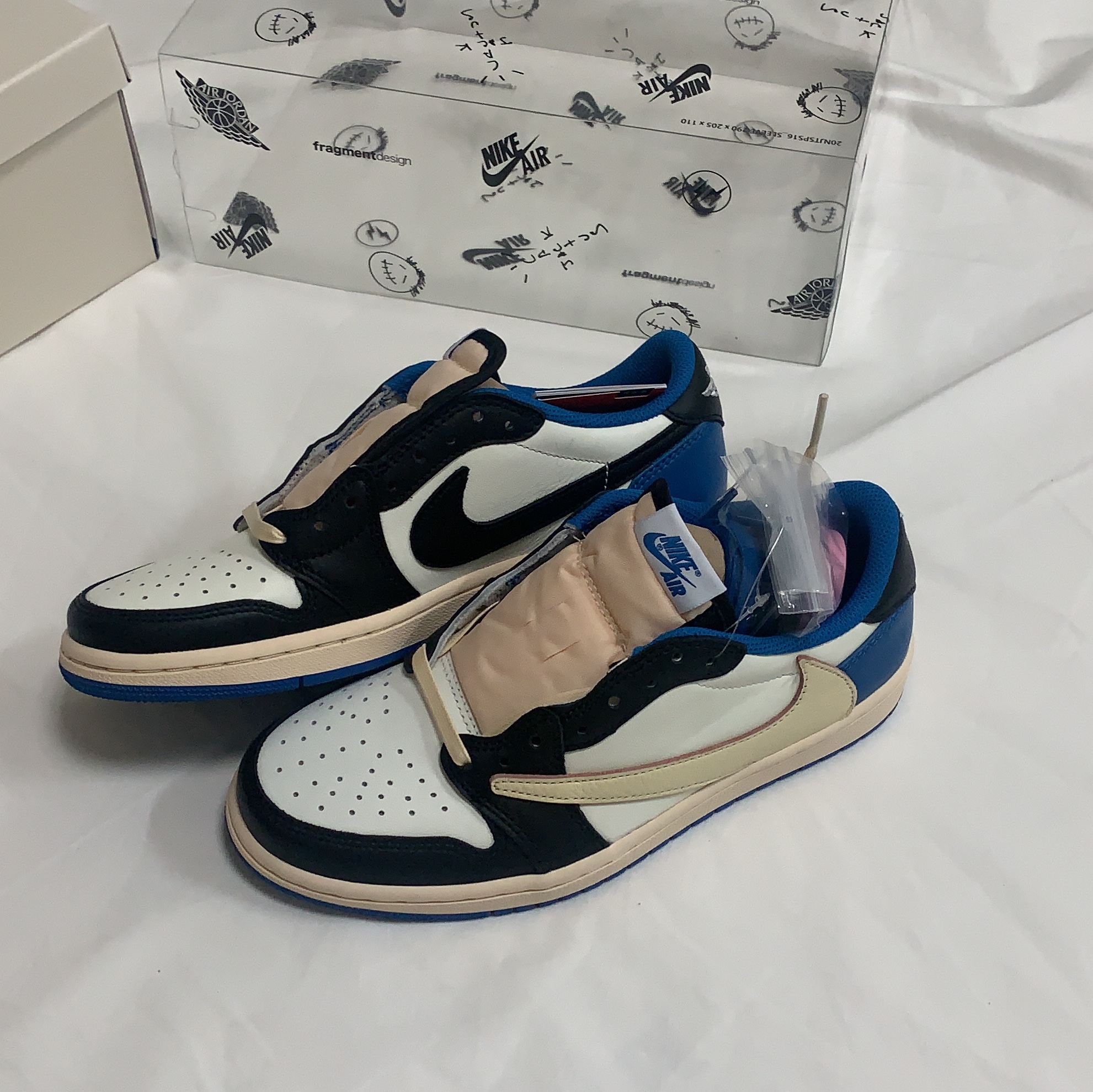 Jordan 1 x Travis Scott x Fragment Retro Low OG SP Military Blue 착용 스타일 - 1