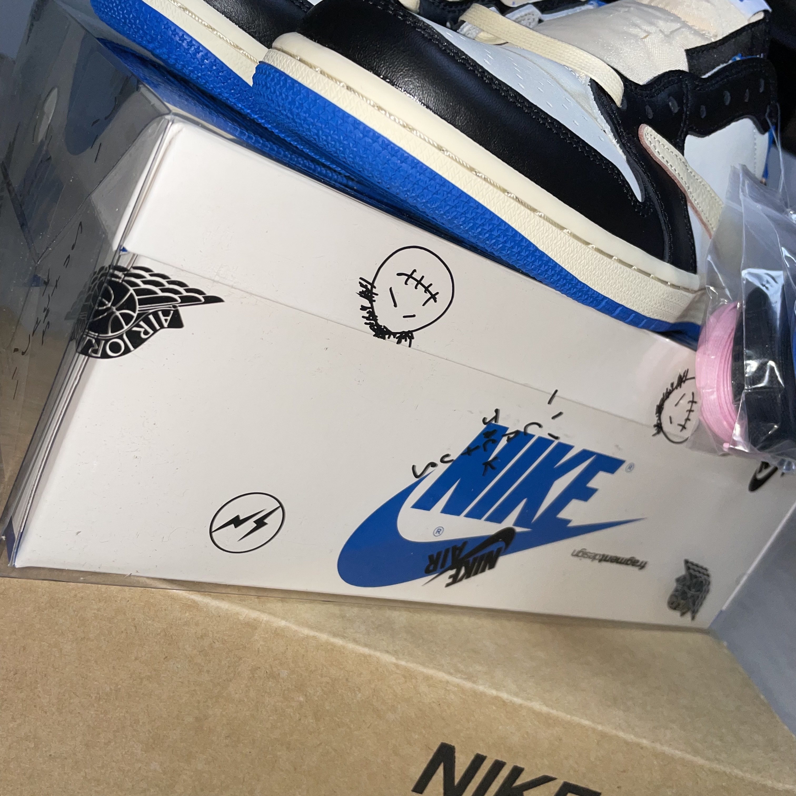 Jordan 1 x Travis Scott x Fragment Retro Low OG SP Military Blue 착용 스타일 - 3