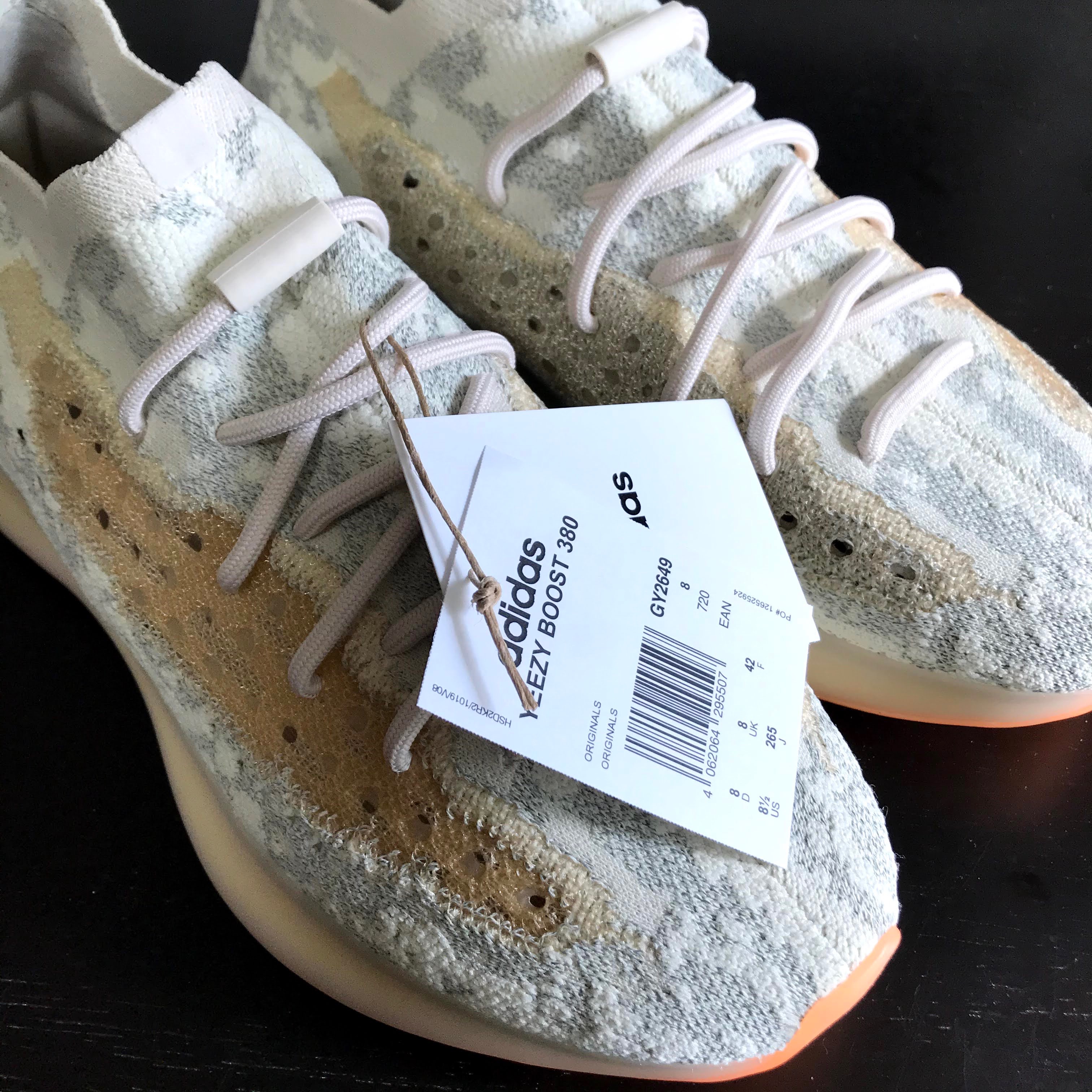Adidas Yeezy Boost 380 Yecoraite - Reflective 착용 스타일