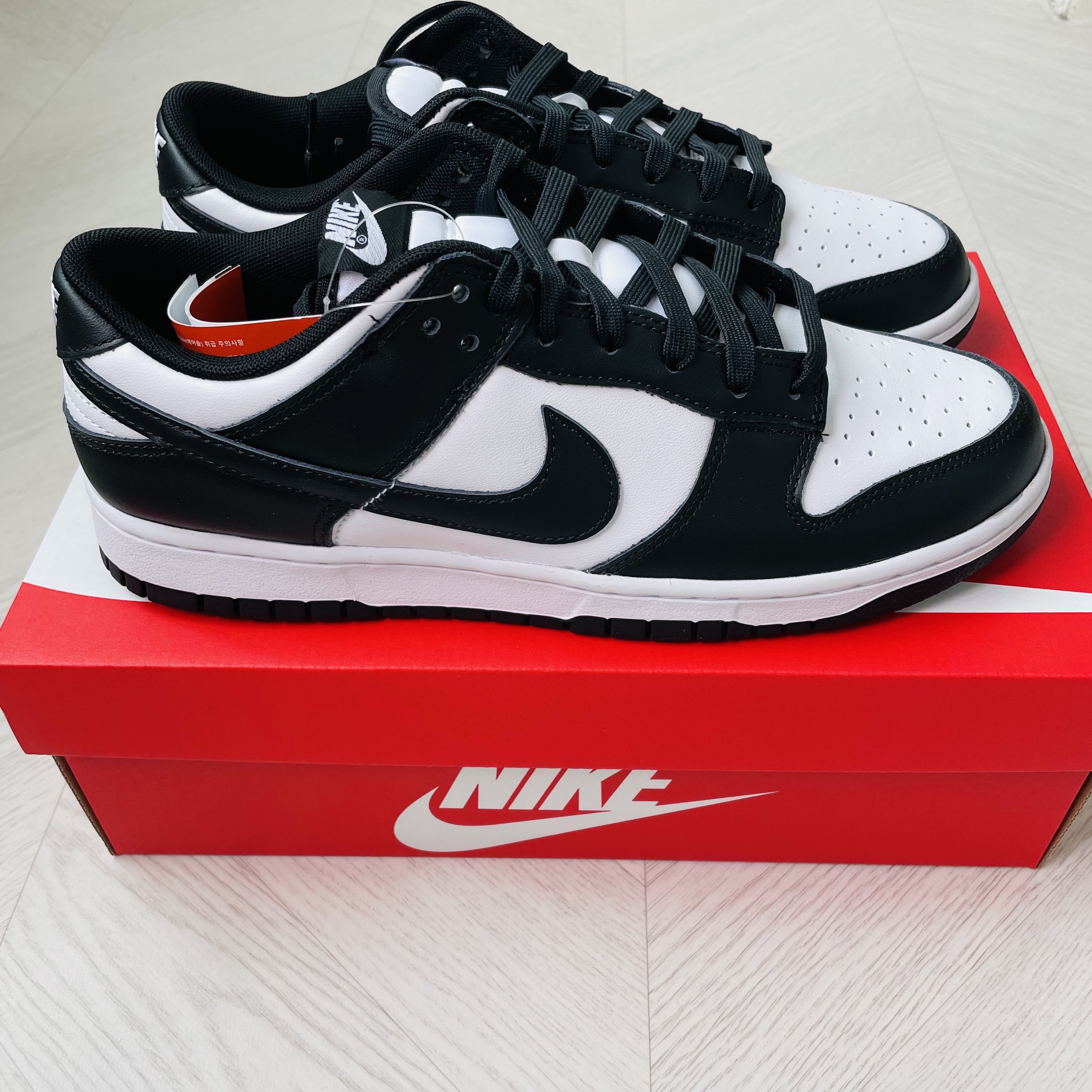 Nike Dunk Low Retro Black 착용 스타일 - 2