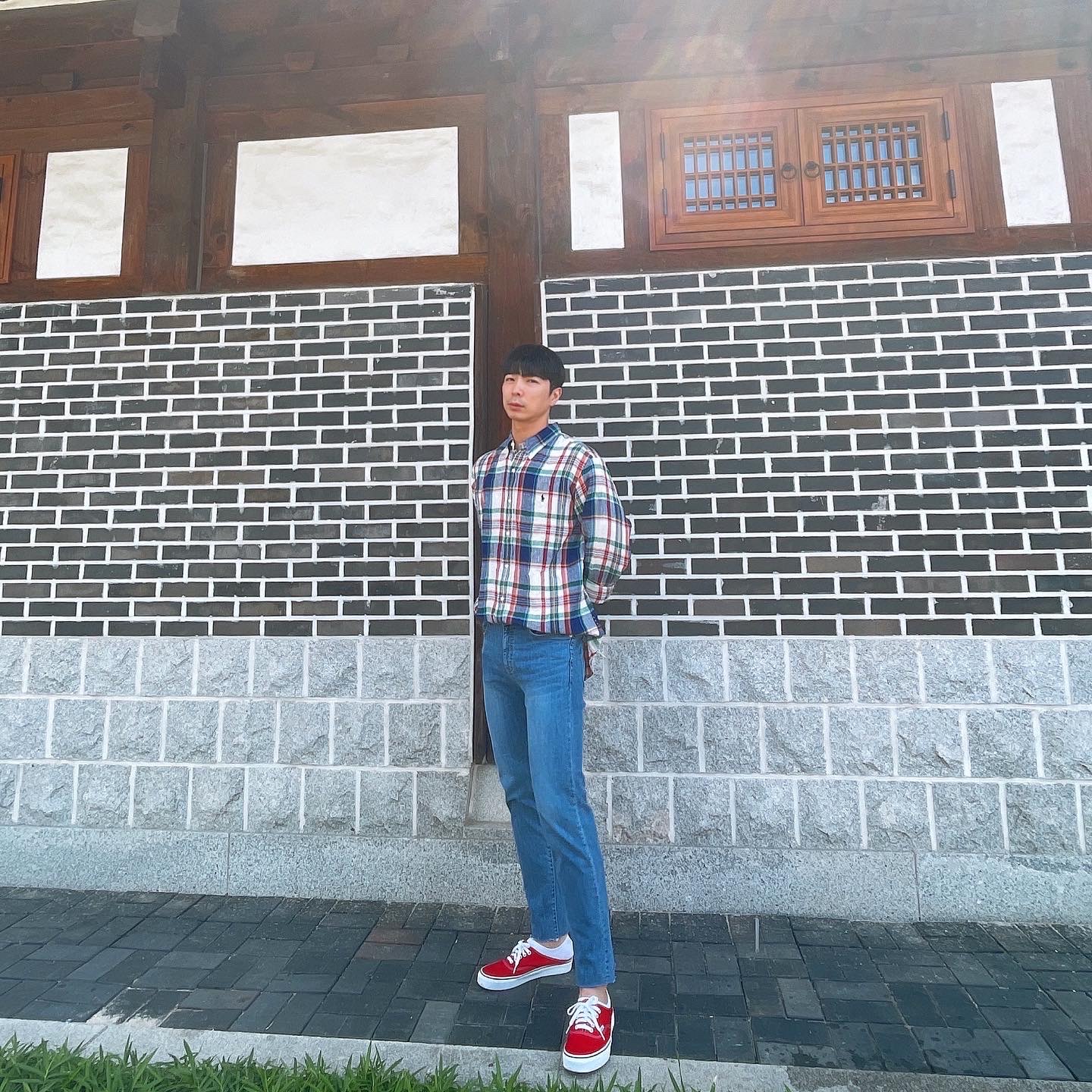 Vans Vault OG Authentic LX Red 착용 스타일