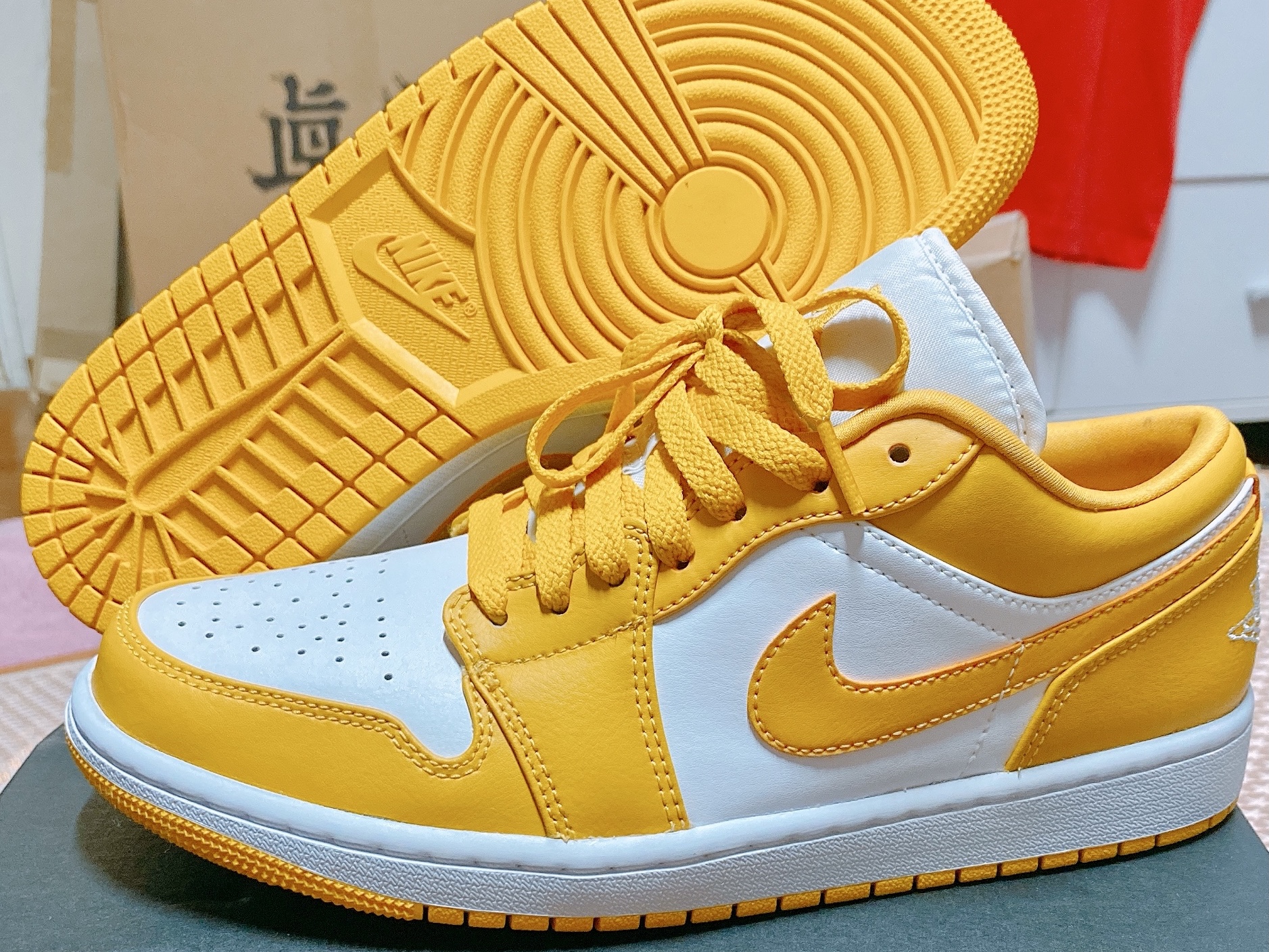 Jordan 1 Low Pollen 착용 스타일