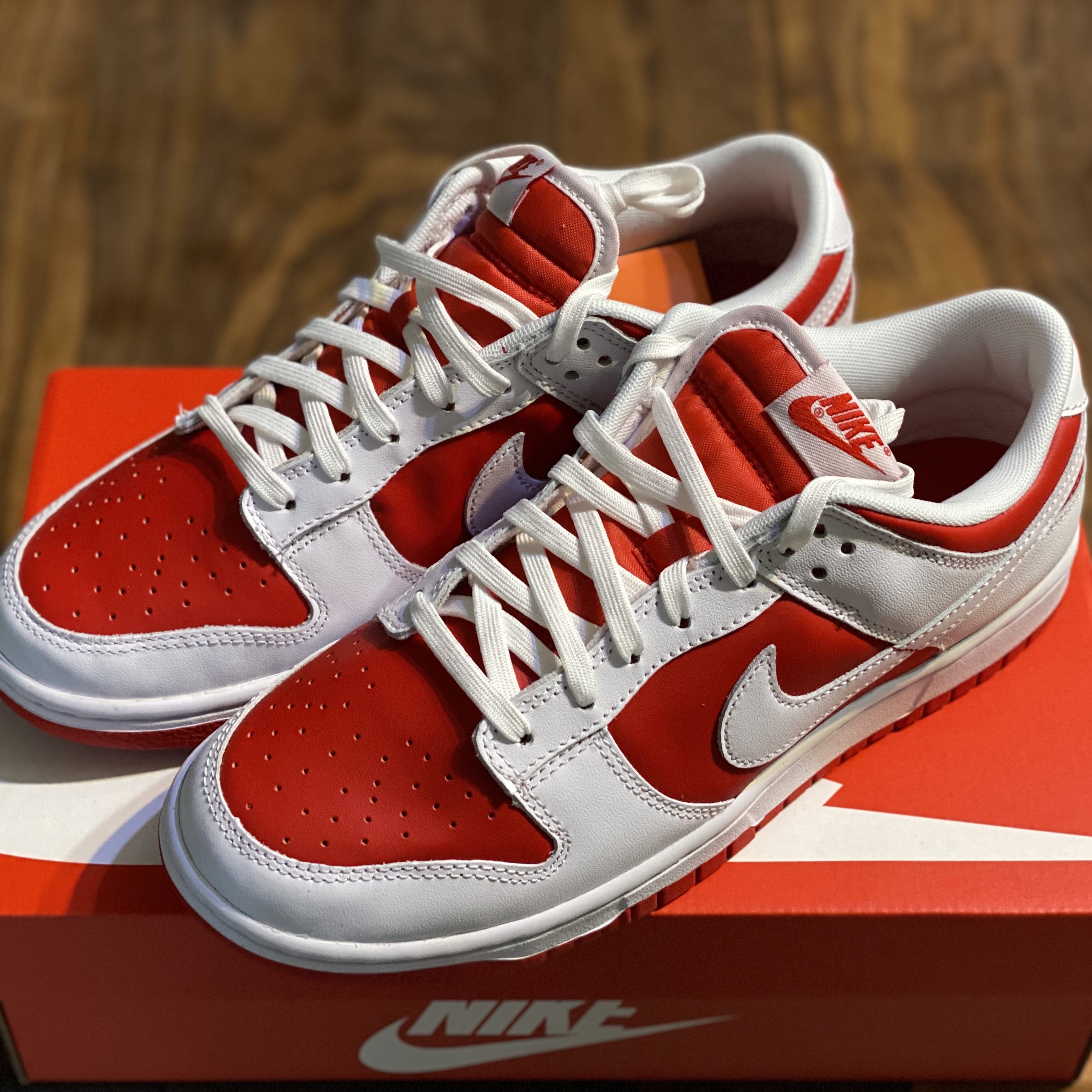 Nike Dunk Low Retro Championship Red 착용 스타일 - 1