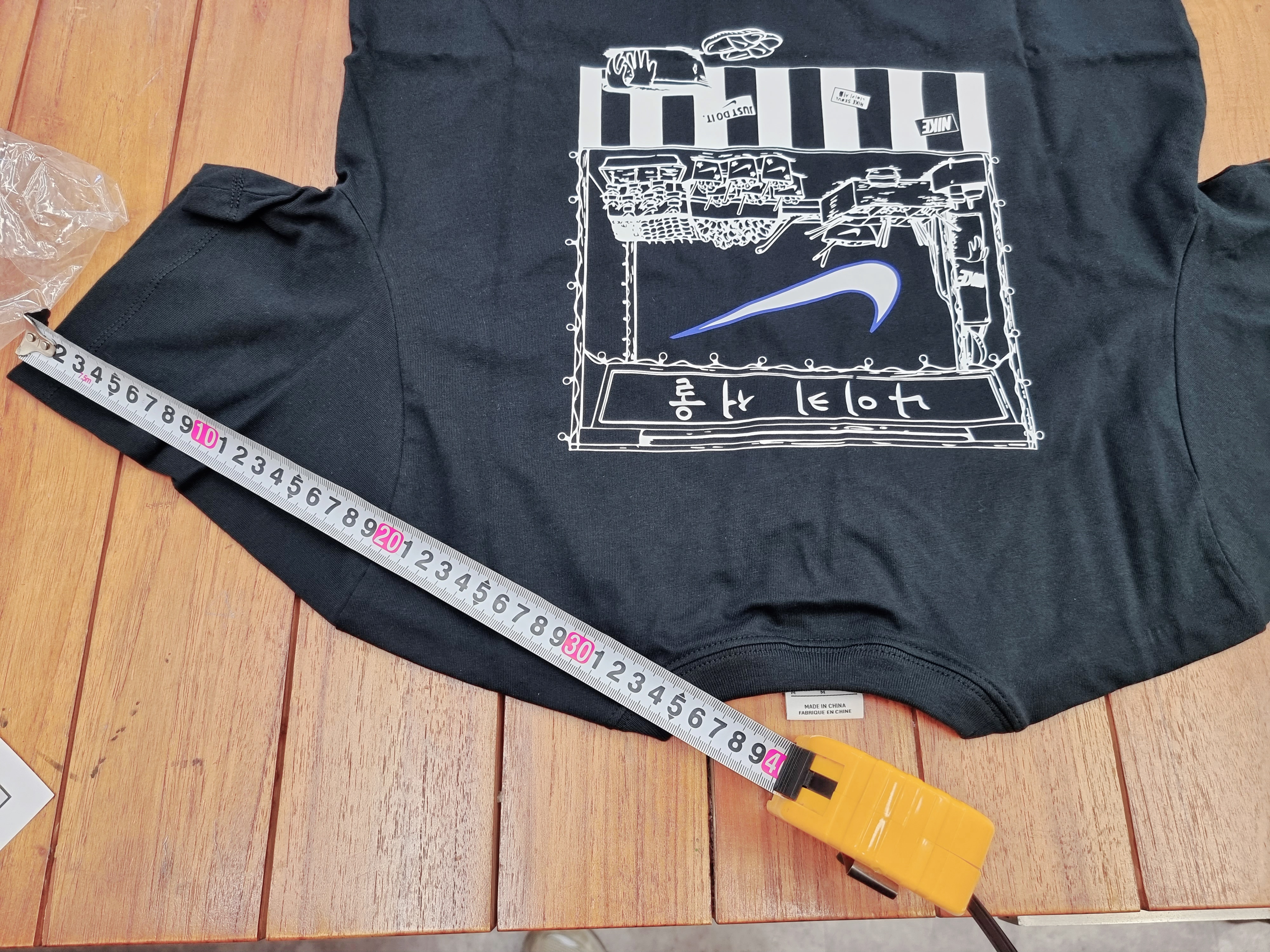 Nike Seoul Street Cart T-Shirt Black 착용 스타일 - 3
