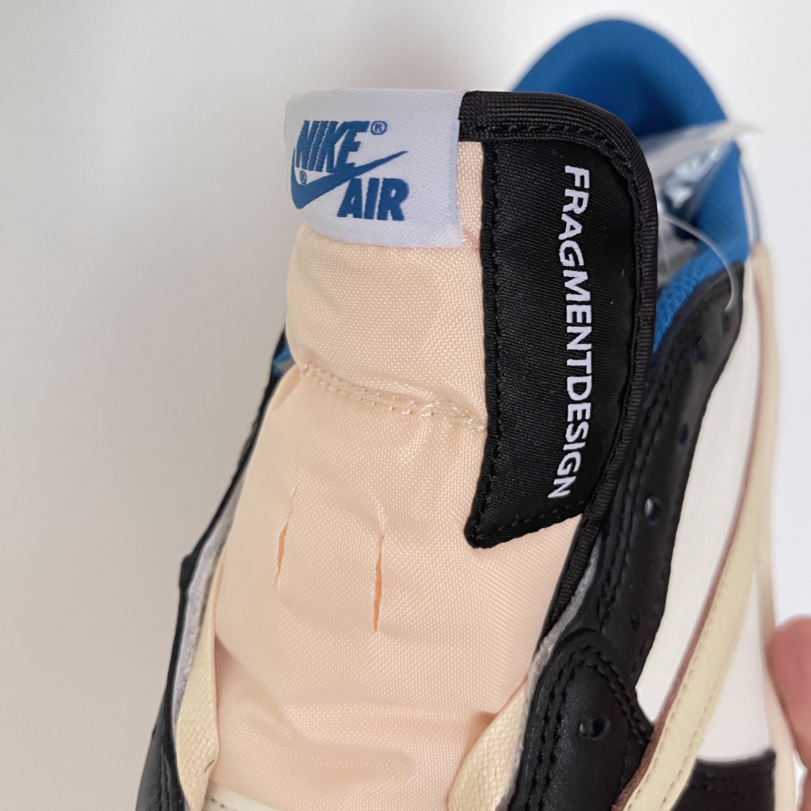 Jordan 1 x Travis Scott x Fragment Retro Low OG SP Military Blue 착용 스타일 - 4