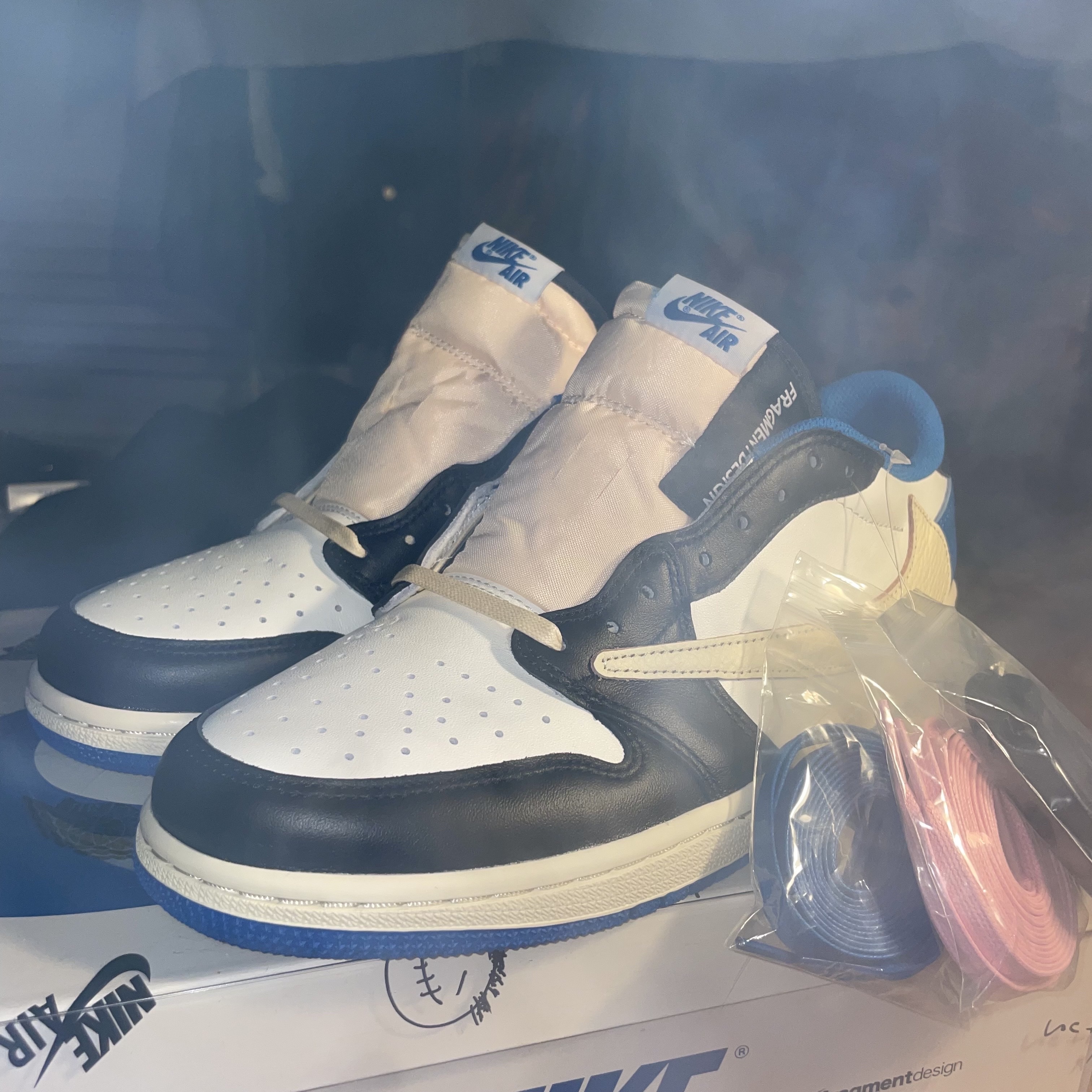 Jordan 1 x Travis Scott x Fragment Retro Low OG SP Military Blue 착용 스타일 - 2