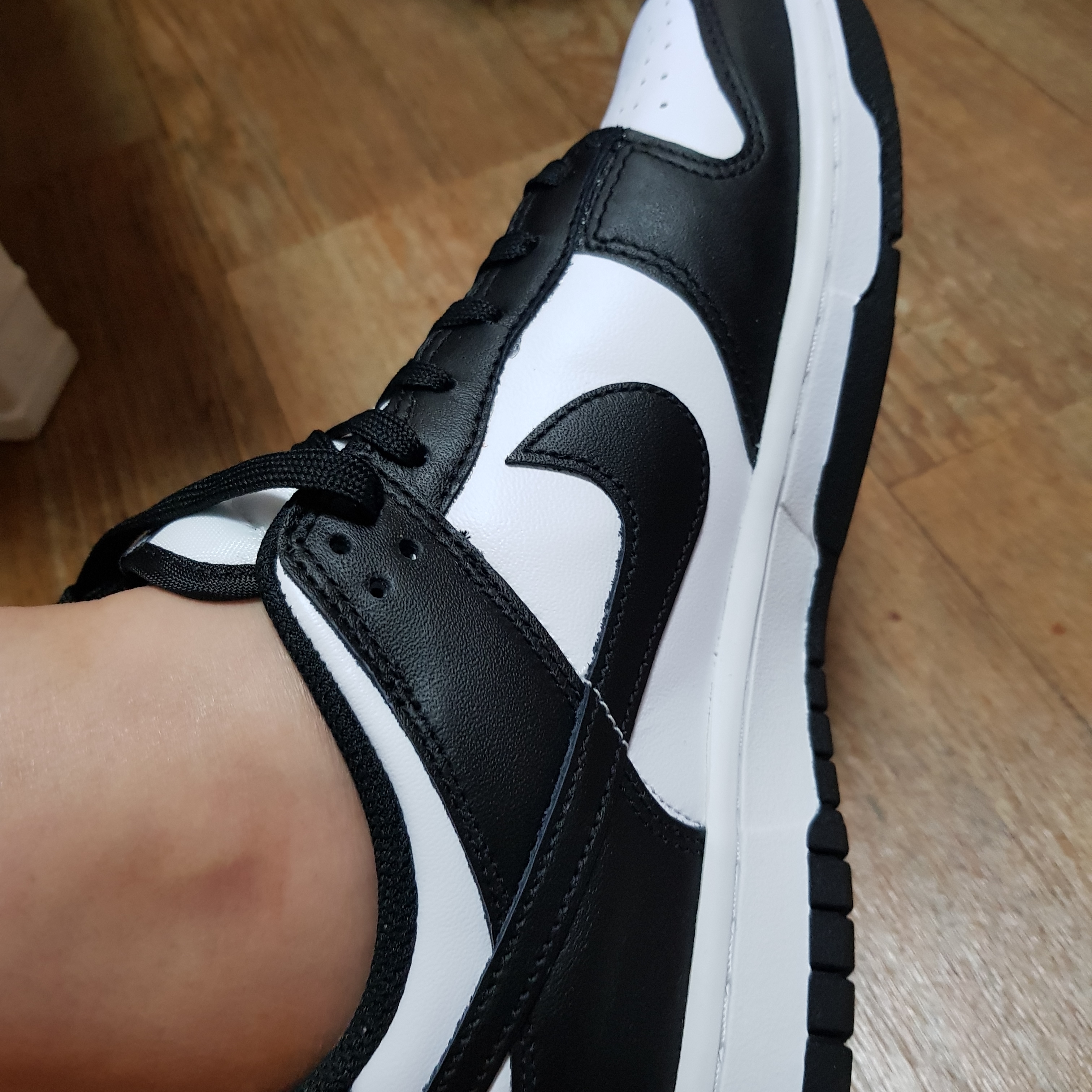 (W) Nike Dunk Low Black 착용 스타일 - 2