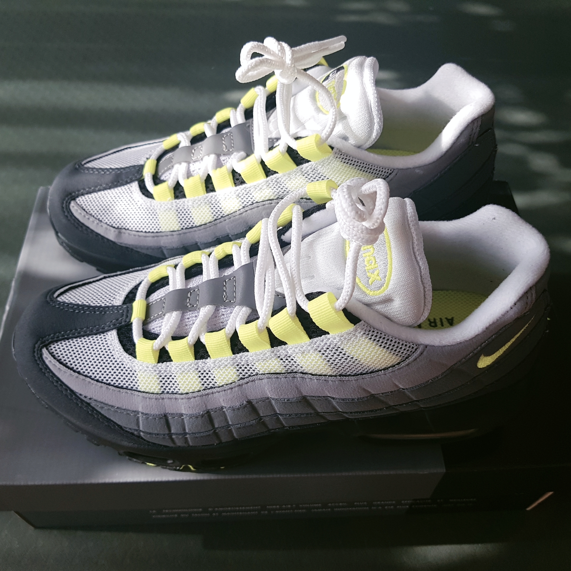 Nike Air Max 95 OG Neon Yellow 2020 착용 스타일