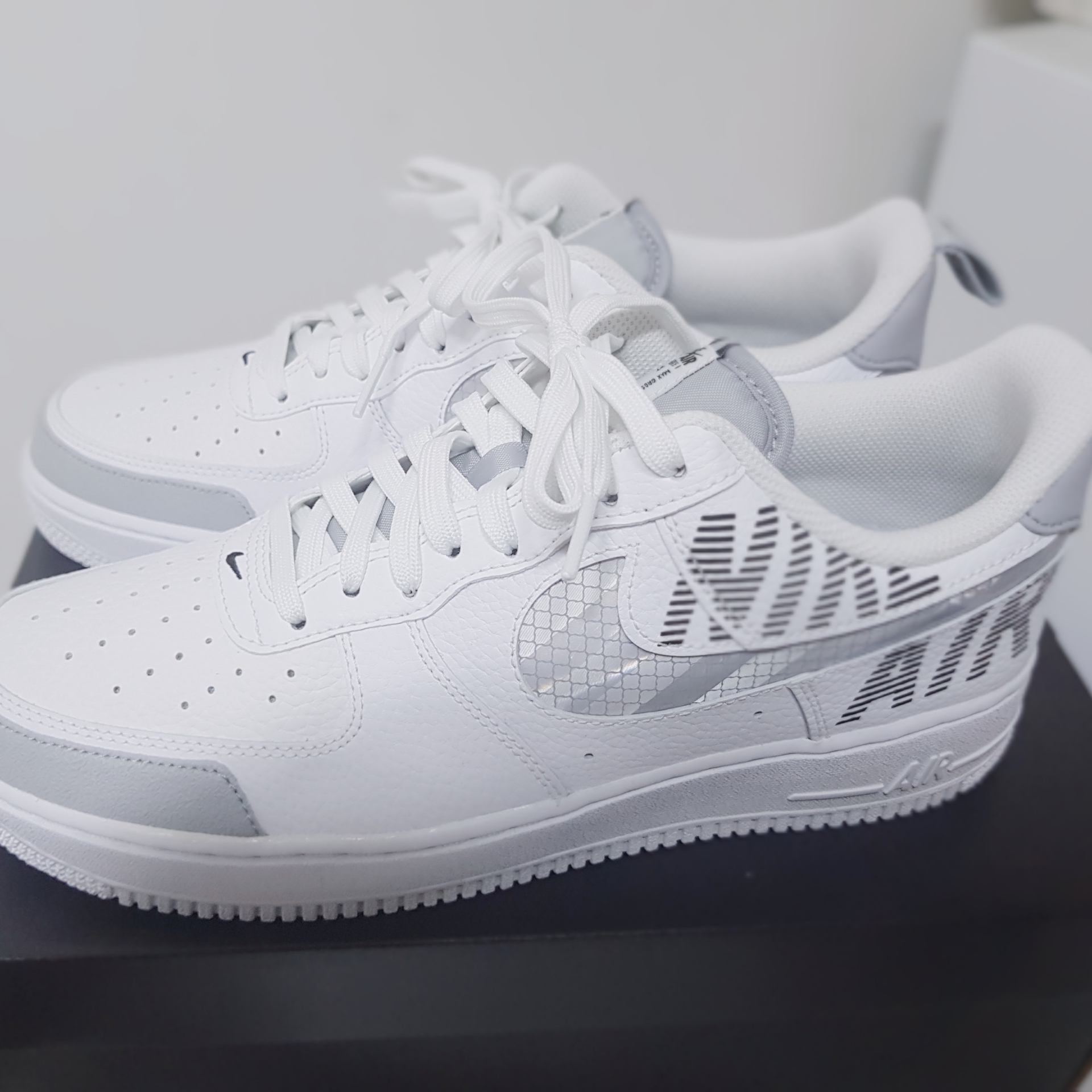 Nike Air Force 1 '07 LV8 2 Under Construction White 착용 스타일