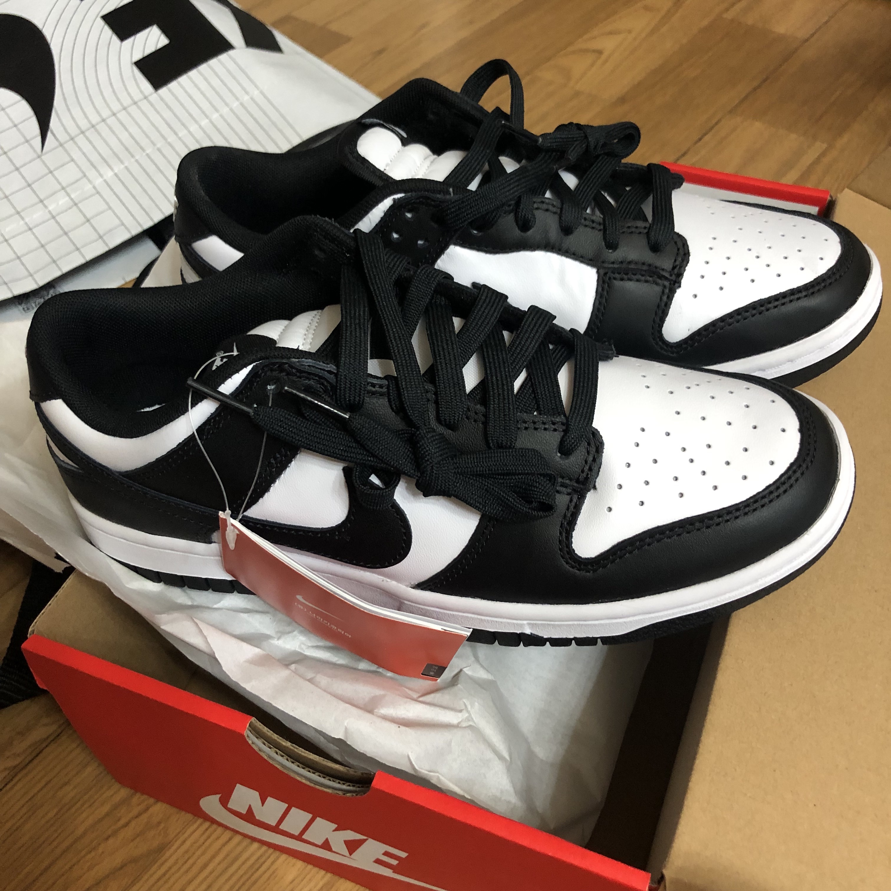 Nike Dunk Low Retro Black 착용 스타일