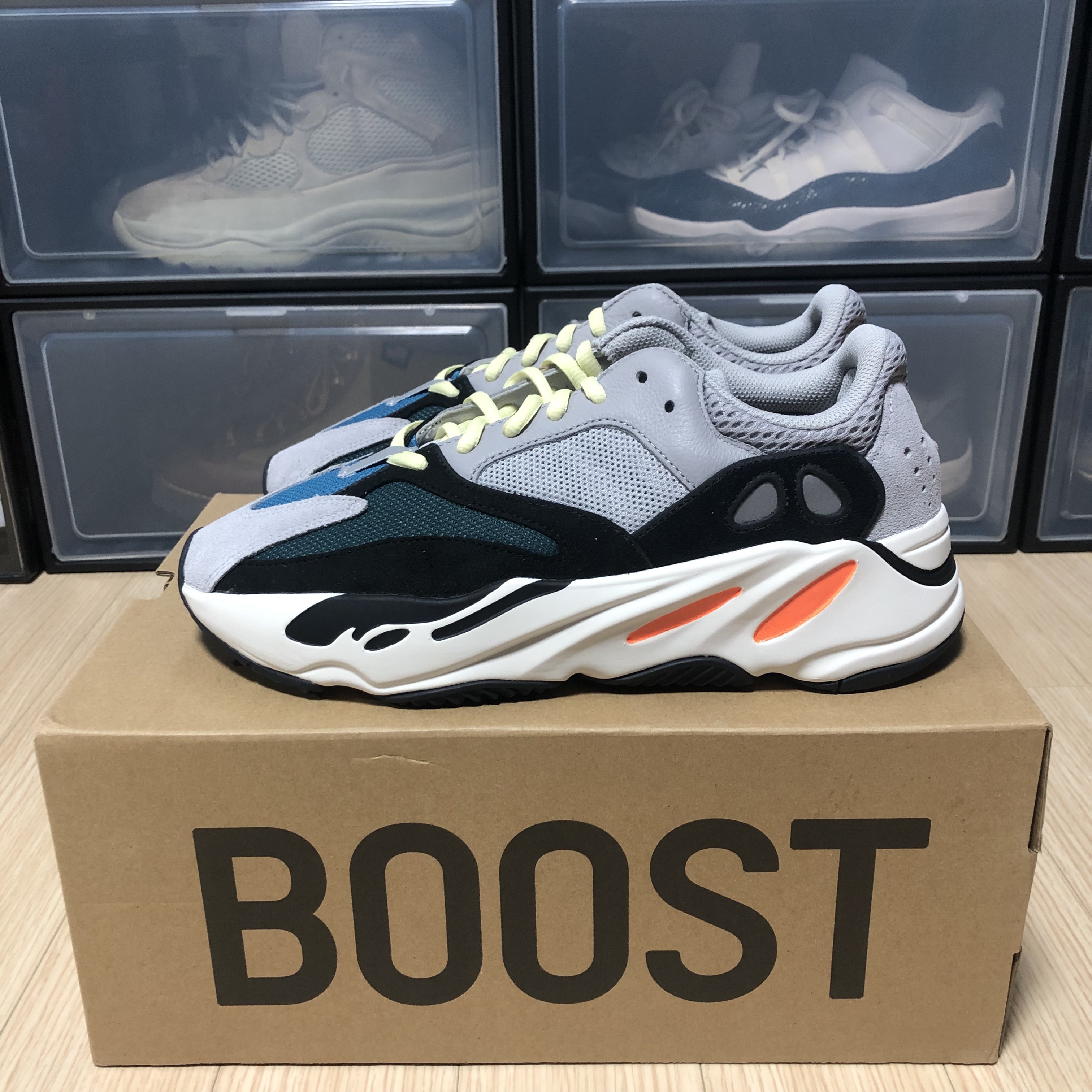 Adidas Yeezy Boost 700 Wave Runner Solid Grey 2017/2019 착용 스타일 - 1