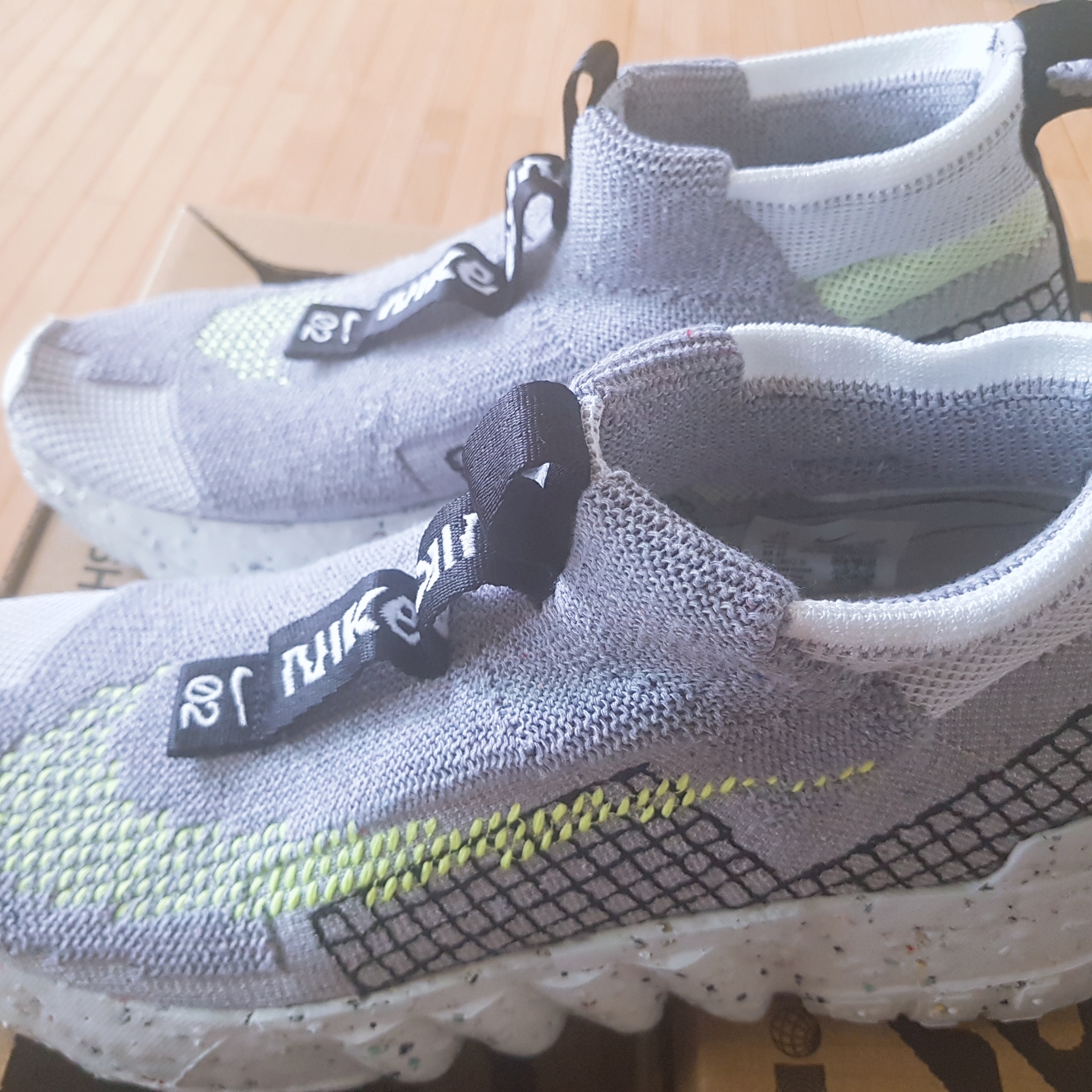 Nike Space Hippie 02 Volt 착용 스타일
