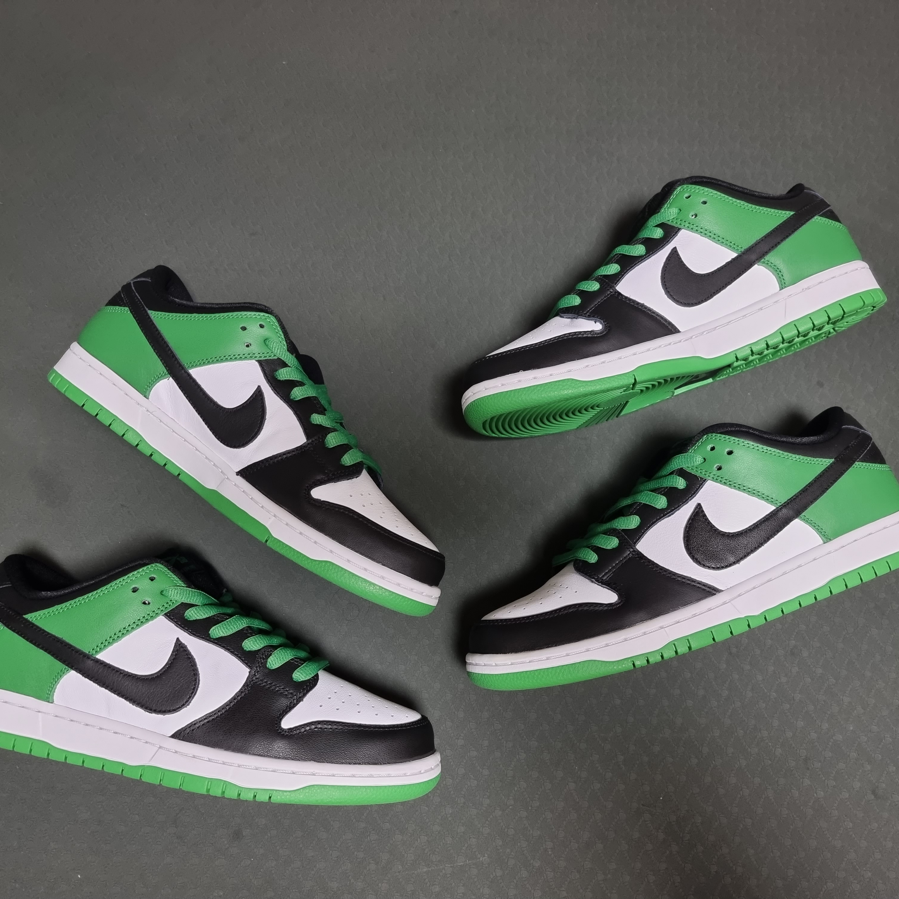 Nike SB Dunk Low Pro Black and Classic Green 착용 스타일