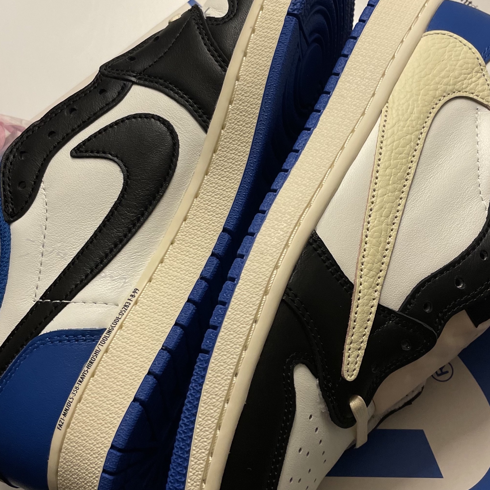 Jordan 1 x Travis Scott x Fragment Retro Low OG SP Military Blue 착용 스타일 - 4