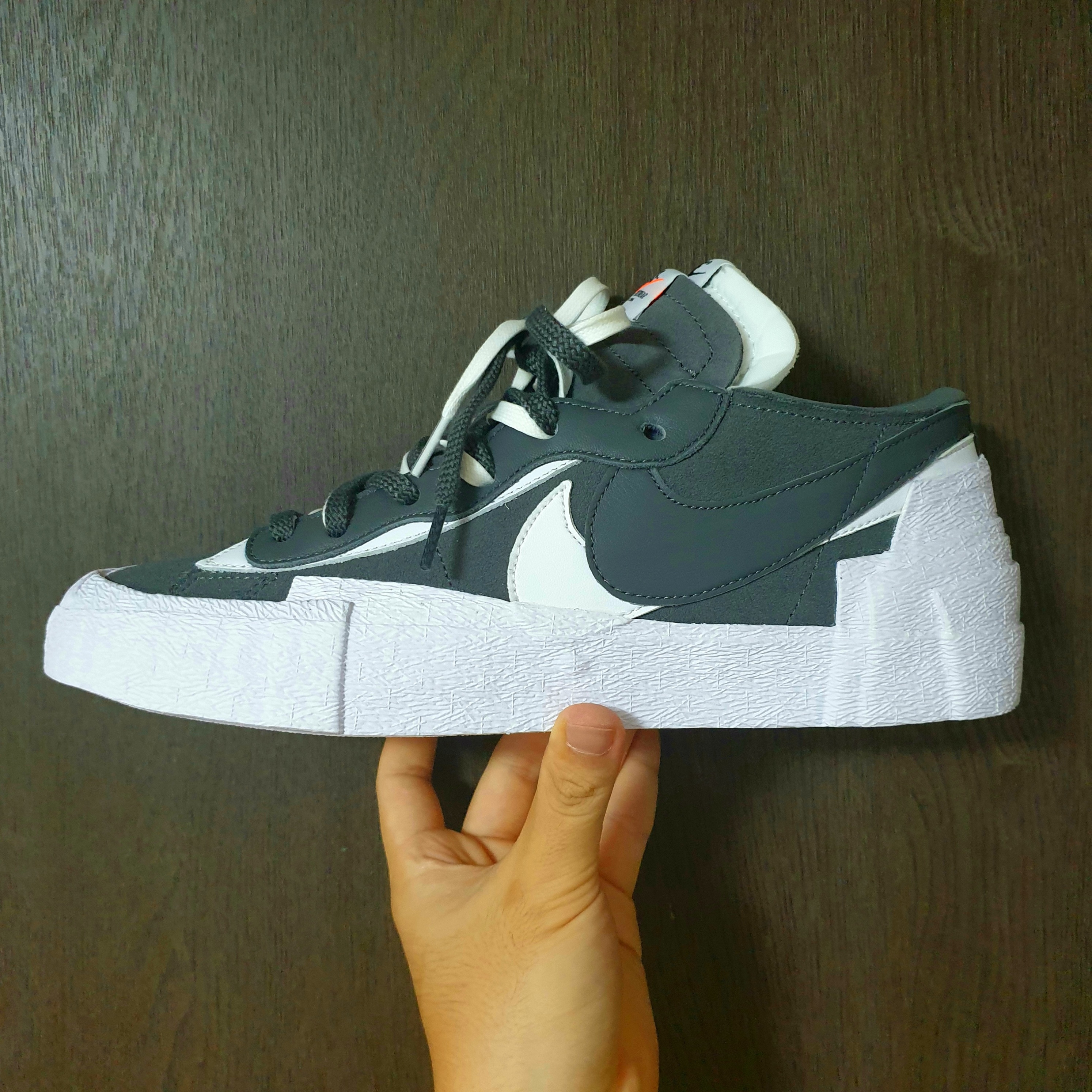 Nike x Sacai Blazer Low Iron Grey 착용 스타일 - 2