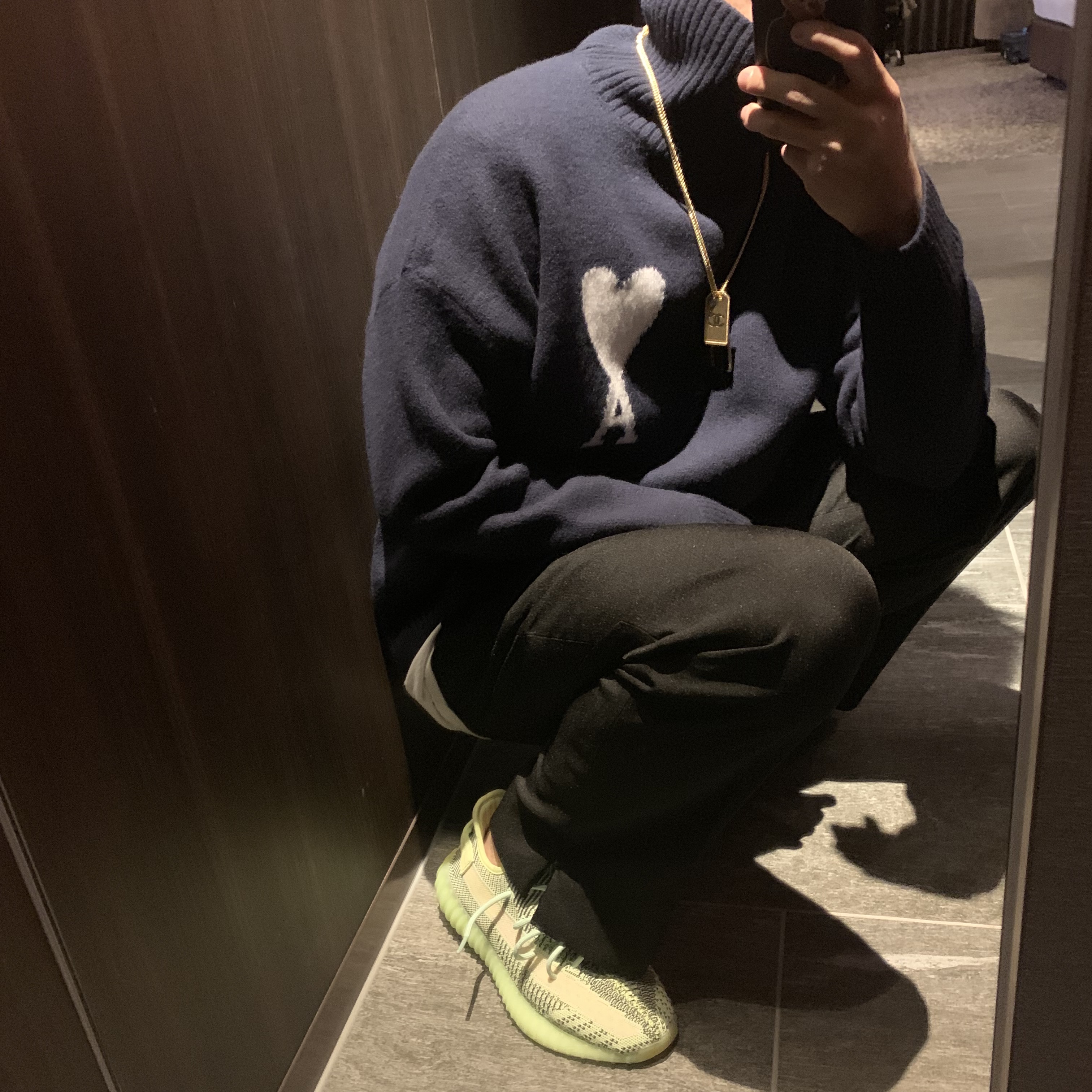 Adidas Yeezy Boost 350 V2 Yeezreel - Non-Reflective 착용 스타일