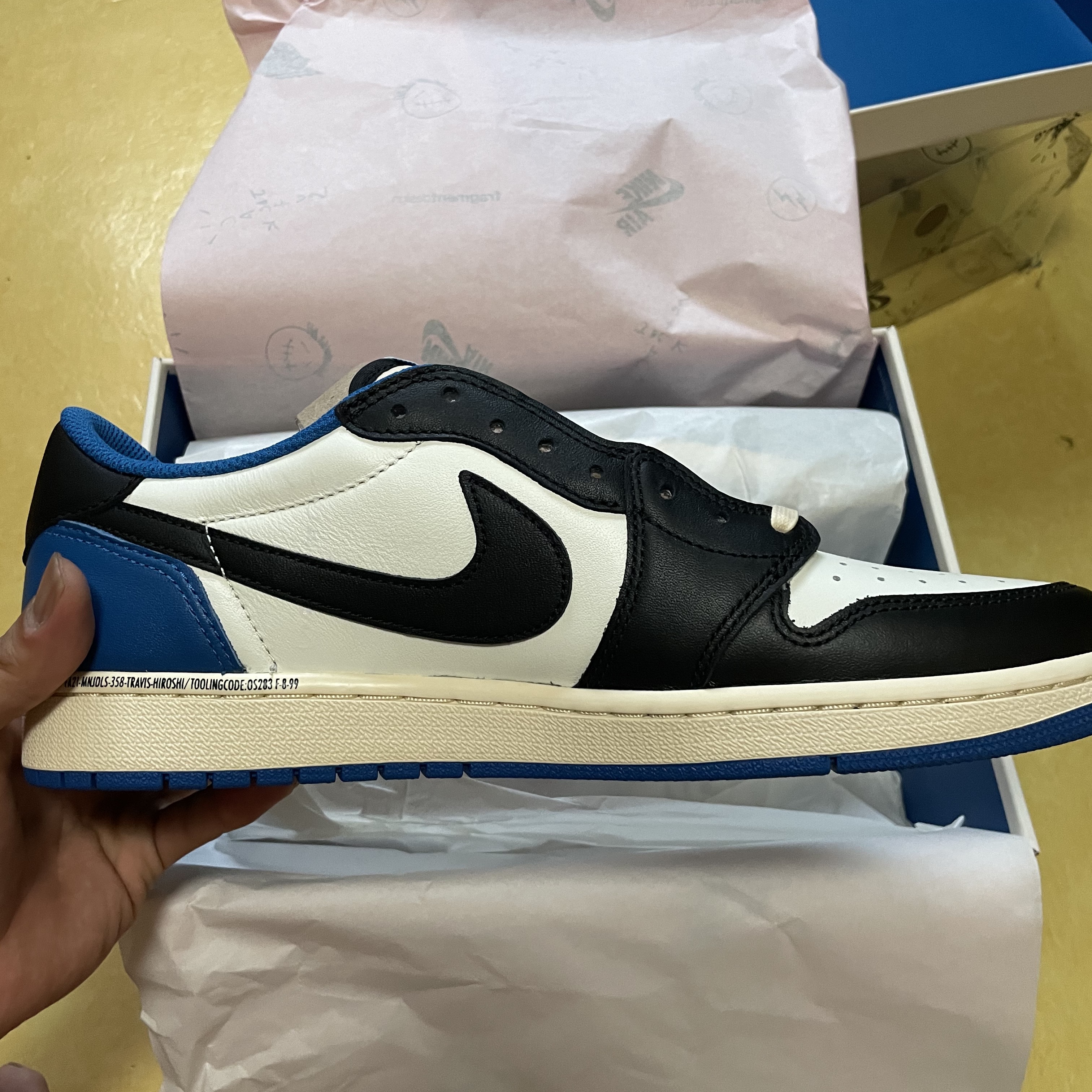 Jordan 1 x Travis Scott x Fragment Retro Low OG SP Military Blue 착용 스타일