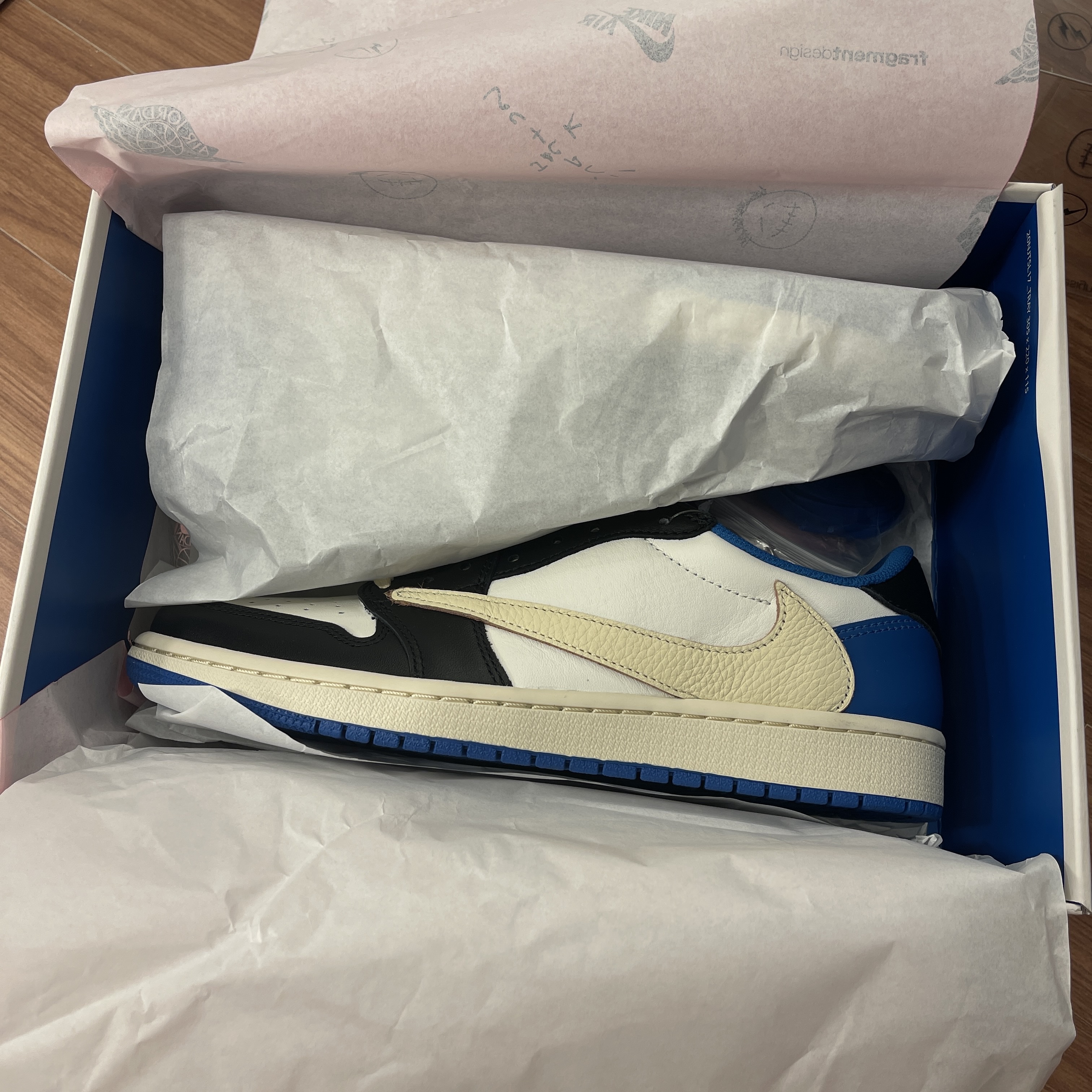 Jordan 1 x Travis Scott x Fragment Retro Low OG SP Military Blue 착용 스타일 - 2