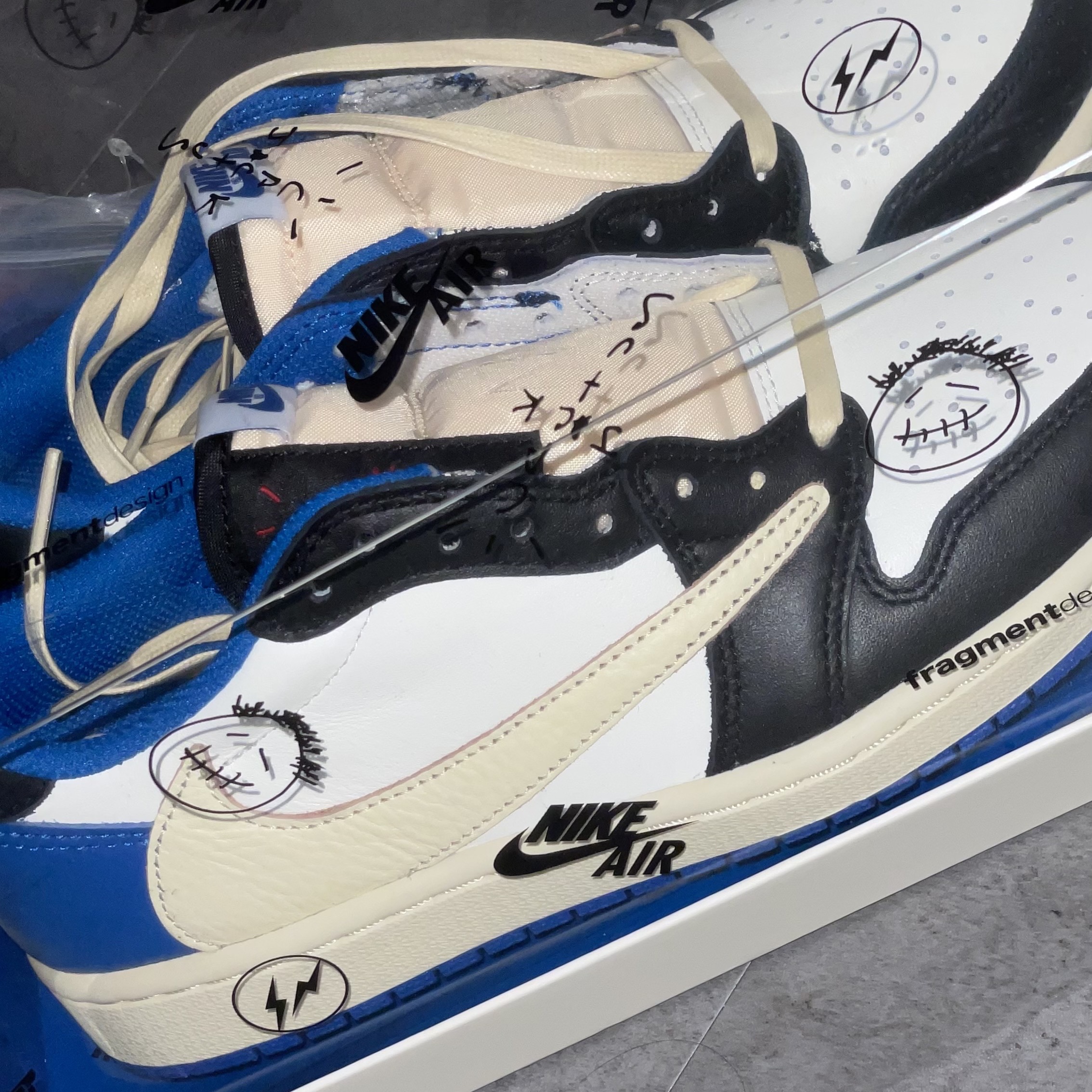 Jordan 1 x Travis Scott x Fragment Retro Low OG SP Military Blue 착용 스타일 - 2