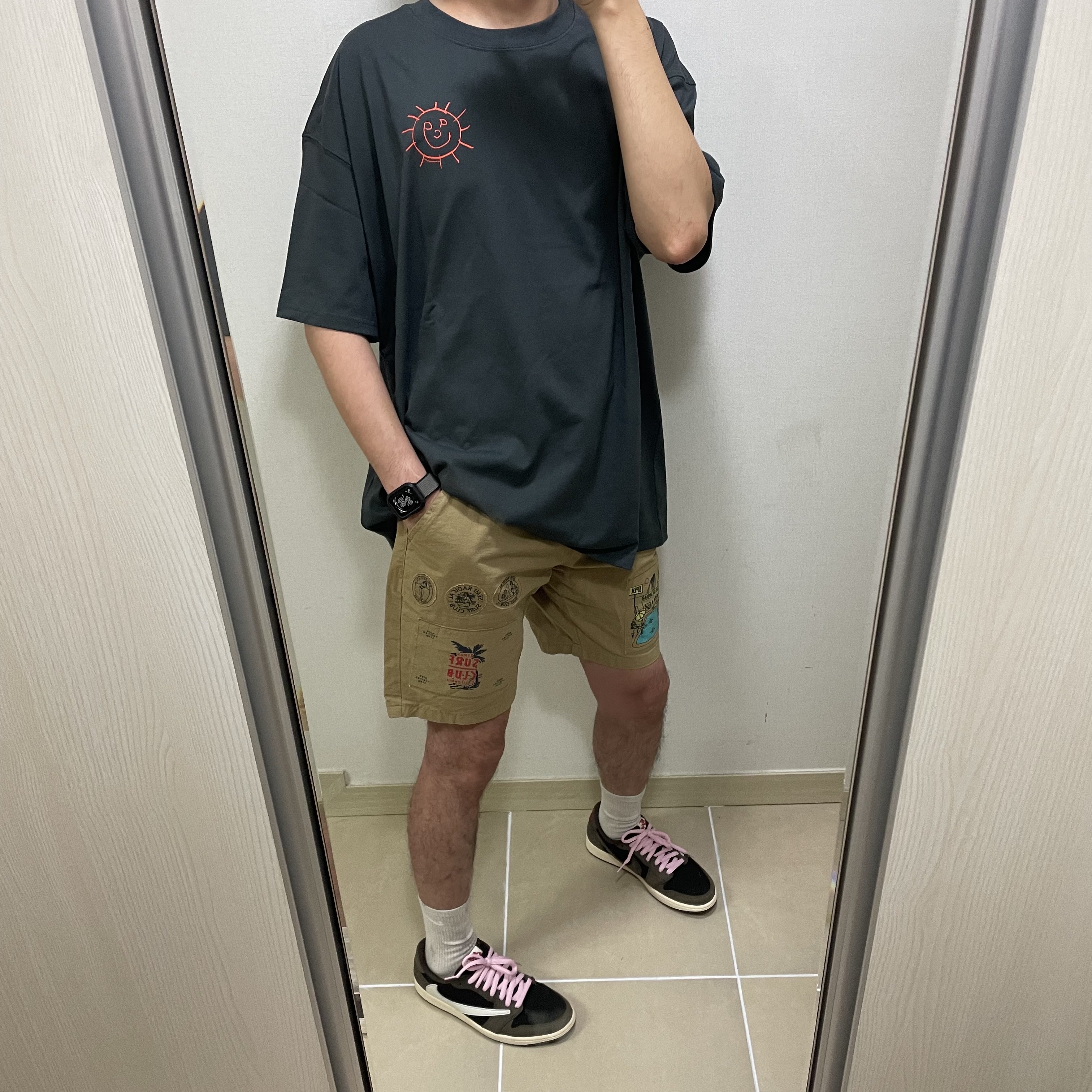 Nike ACG Sunshine T-Shirt Dark Smoke Grey - US/EU, Jordan 1 x Travis Scott Retro Low OG SP Mocha 착용 스타일 - 2