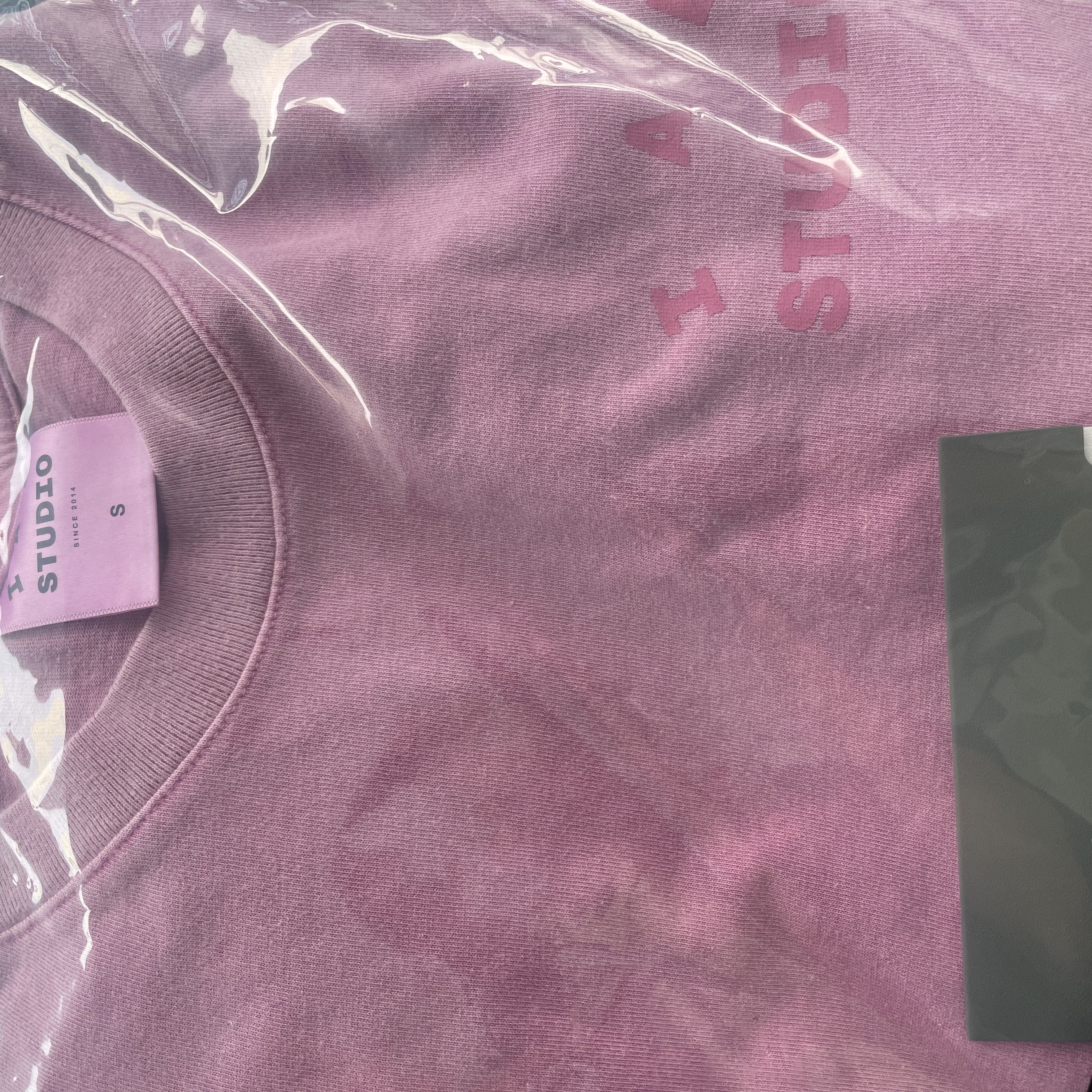 IAB Studio Pigment T-Shirt Magenta 착용 스타일