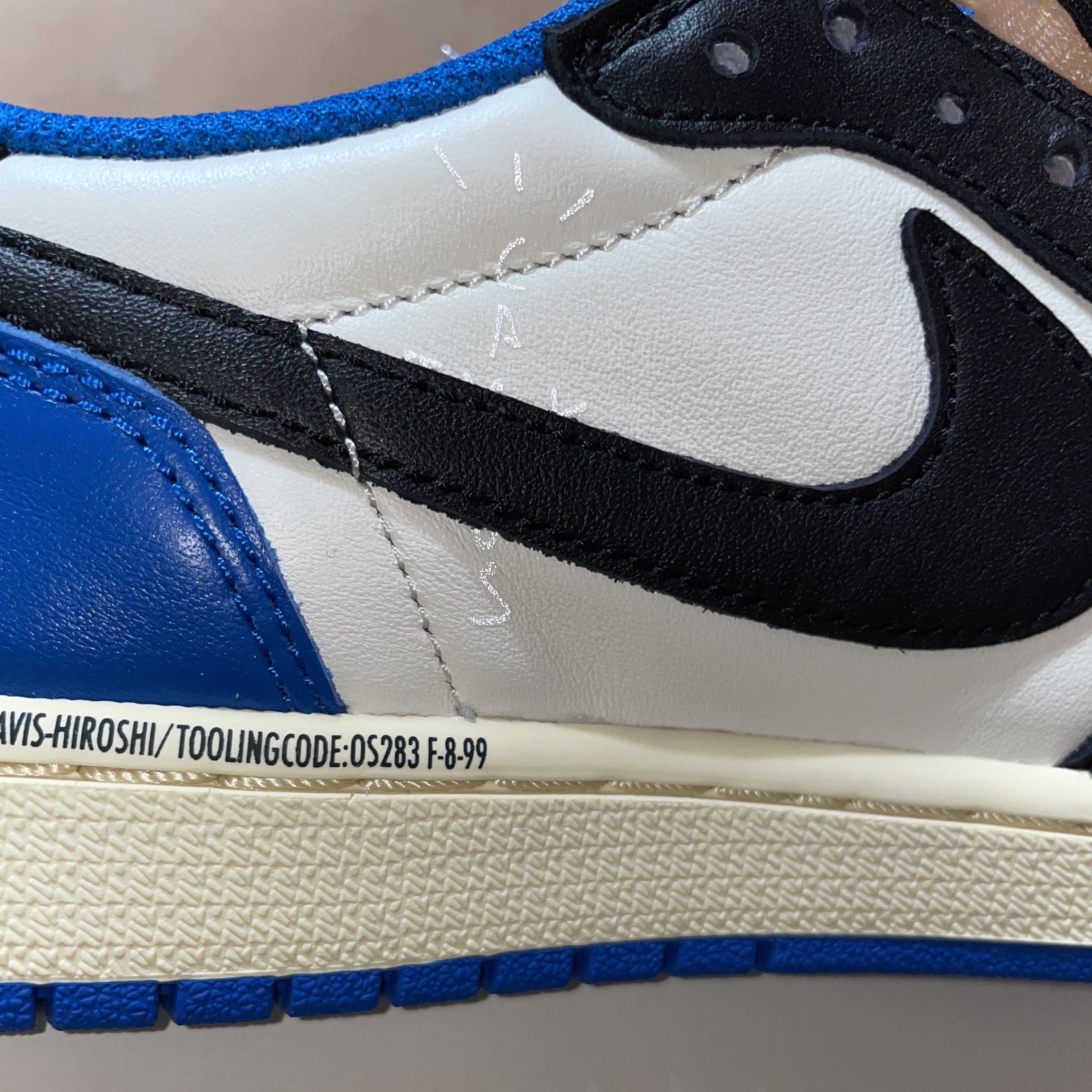 Jordan 1 x Travis Scott x Fragment Retro Low OG SP Military Blue 착용 스타일 - 3