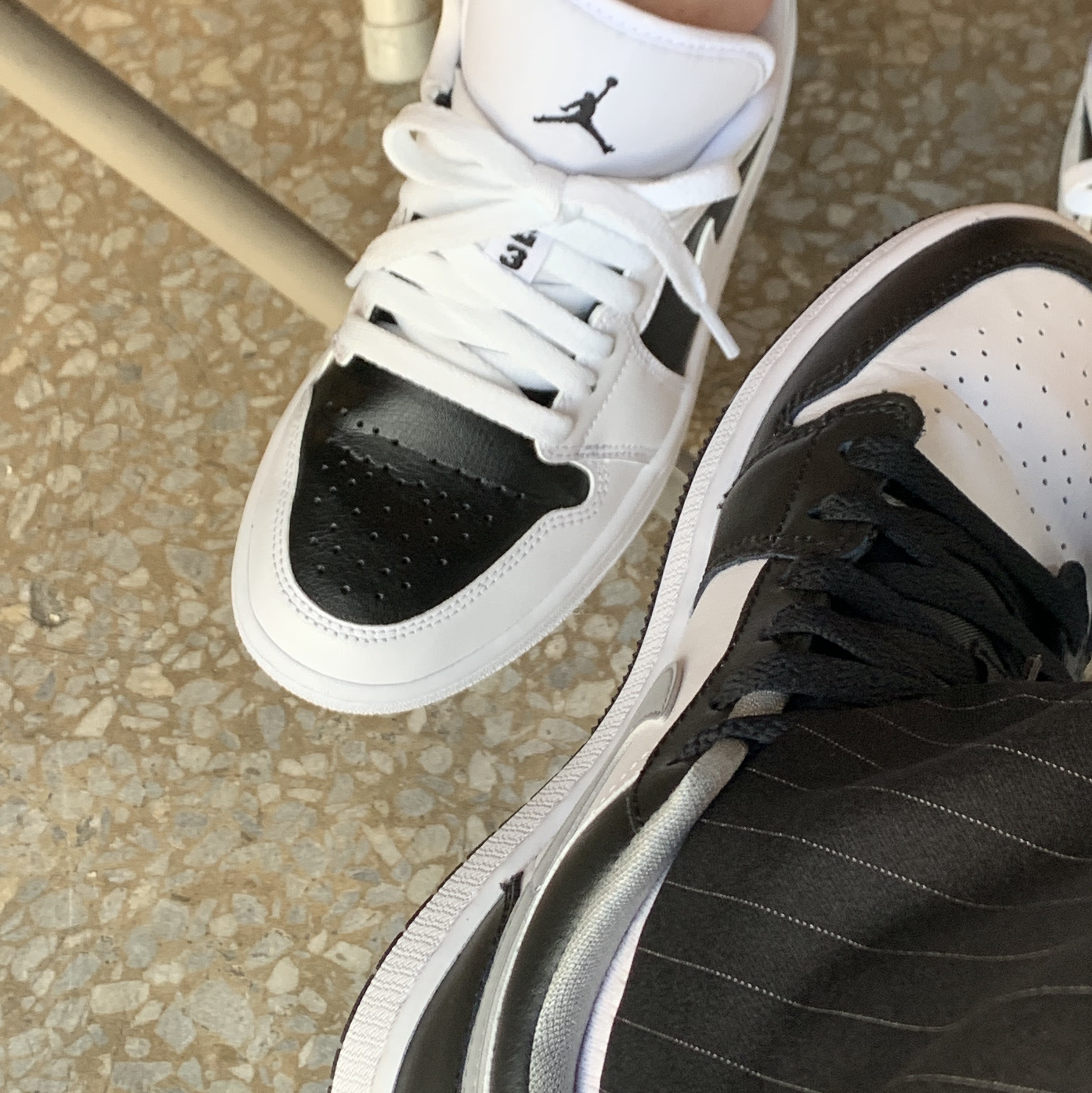 (GS) Jordan 1 Low Black Particle Grey 착용 스타일