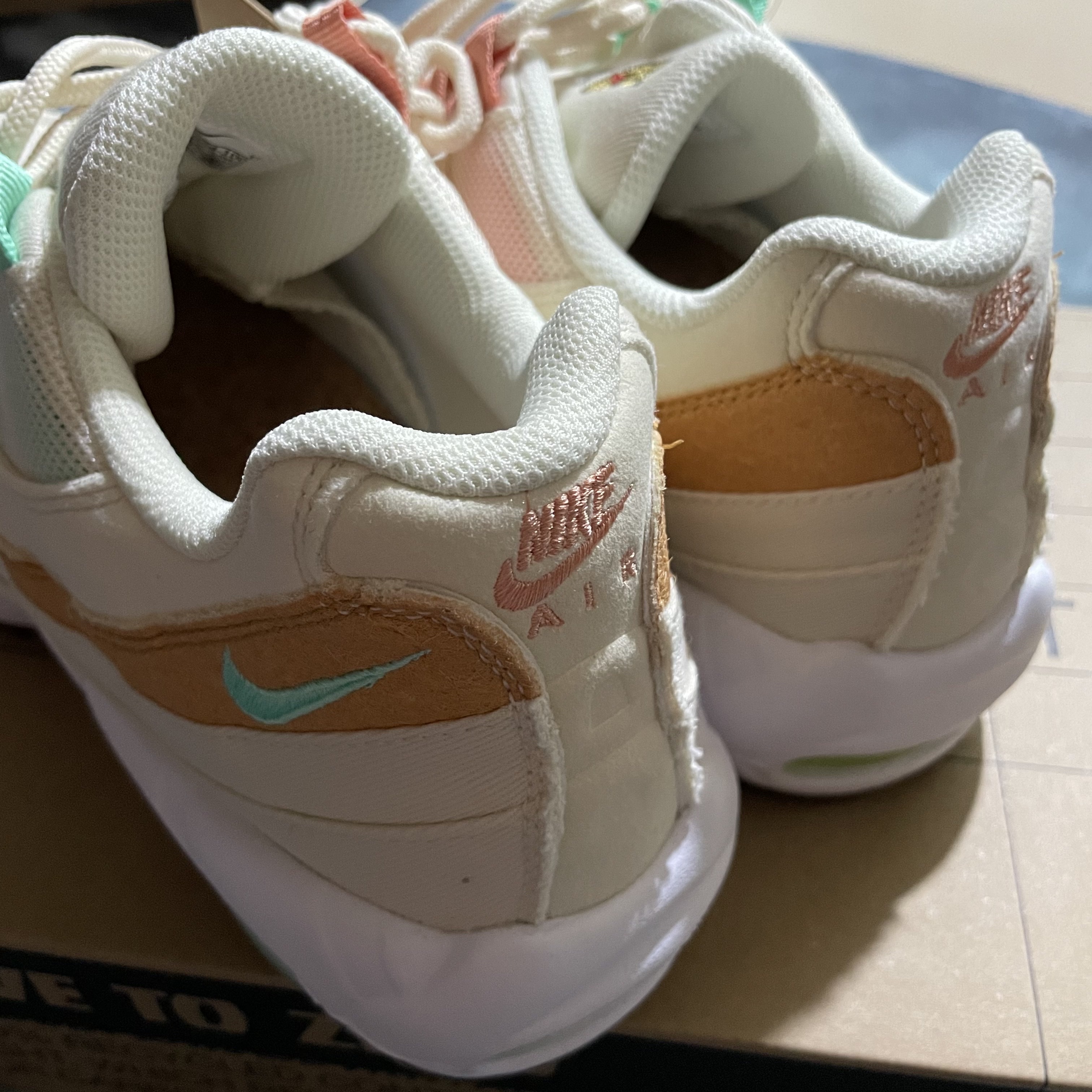 Nike Air Max 95 NRG Pineapple 착용 스타일 - 3