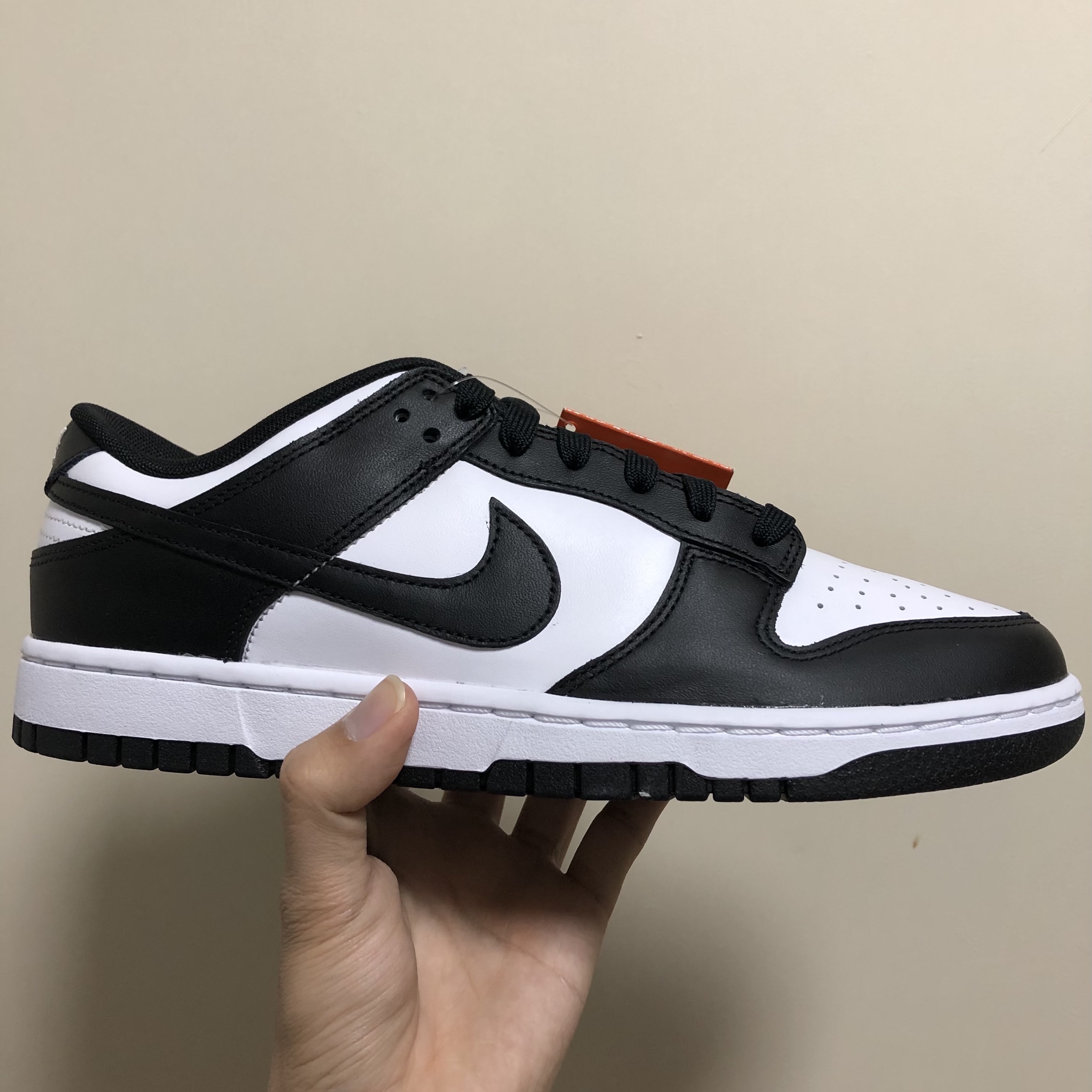 Nike Dunk Low Retro Black 착용 스타일 - 1