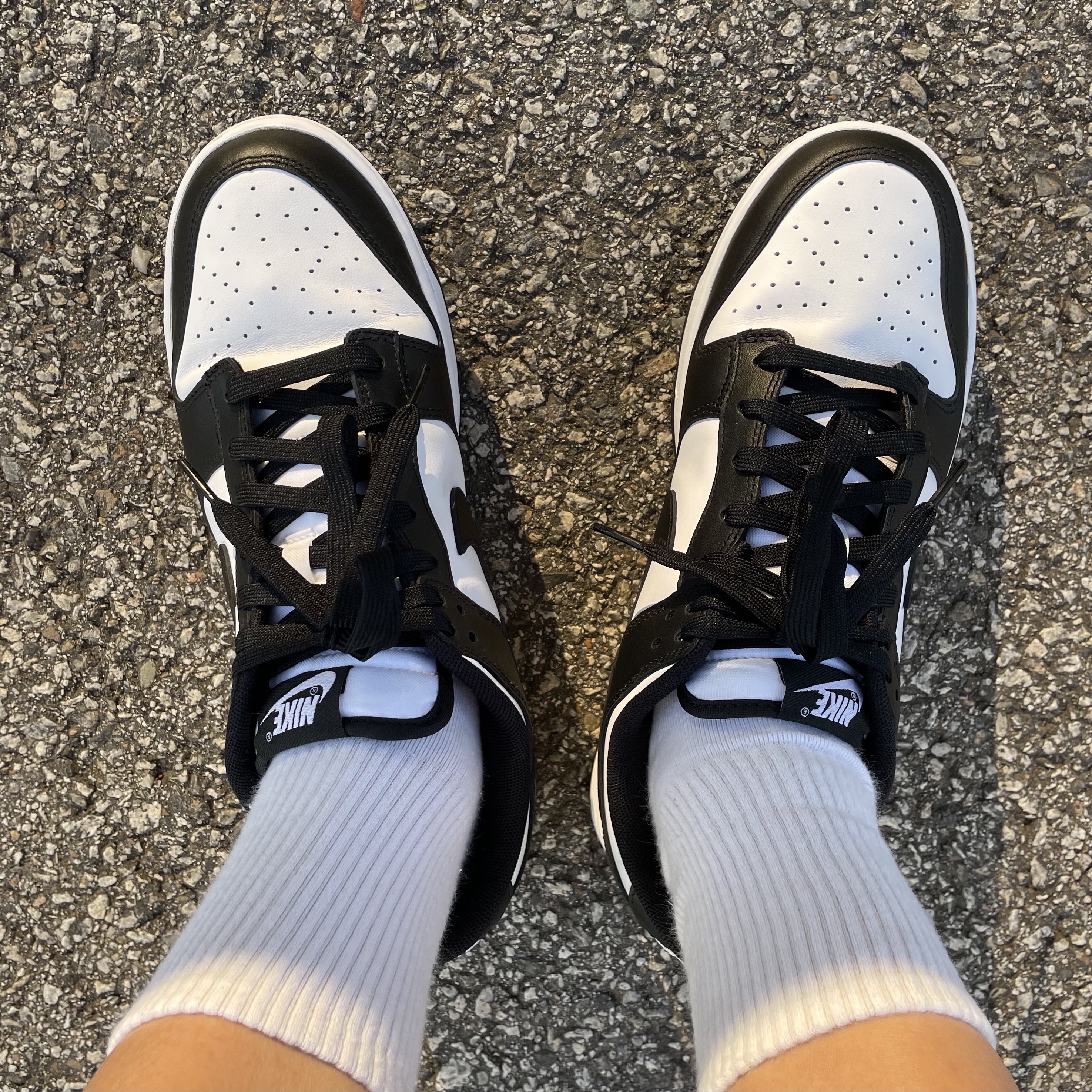 Nike Dunk Low Retro Black 착용 스타일 - 2