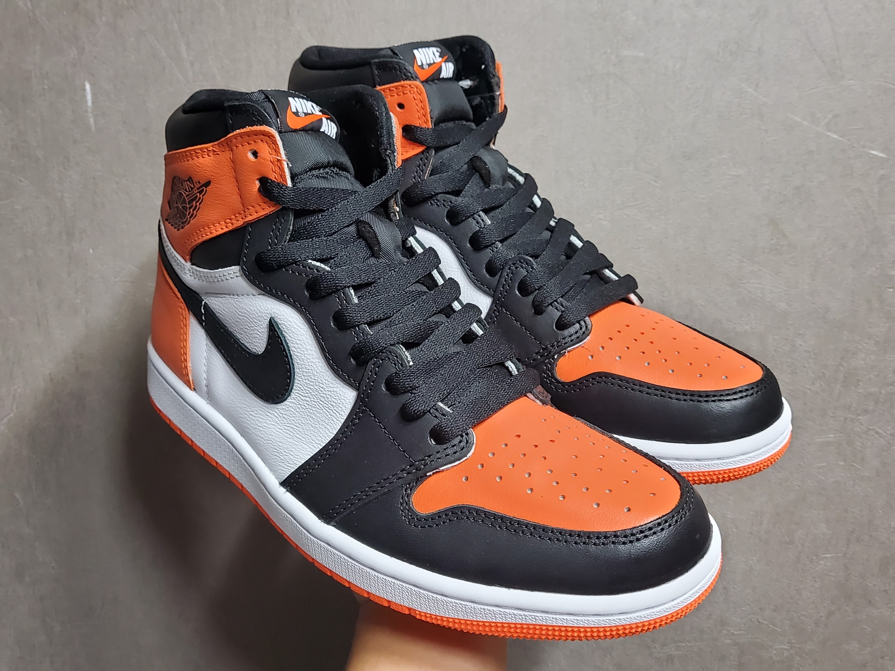 Jordan 1 Retro High OG Electro Orange, Jordan 1 Retro Shattered Backboard 착용 스타일 - 1