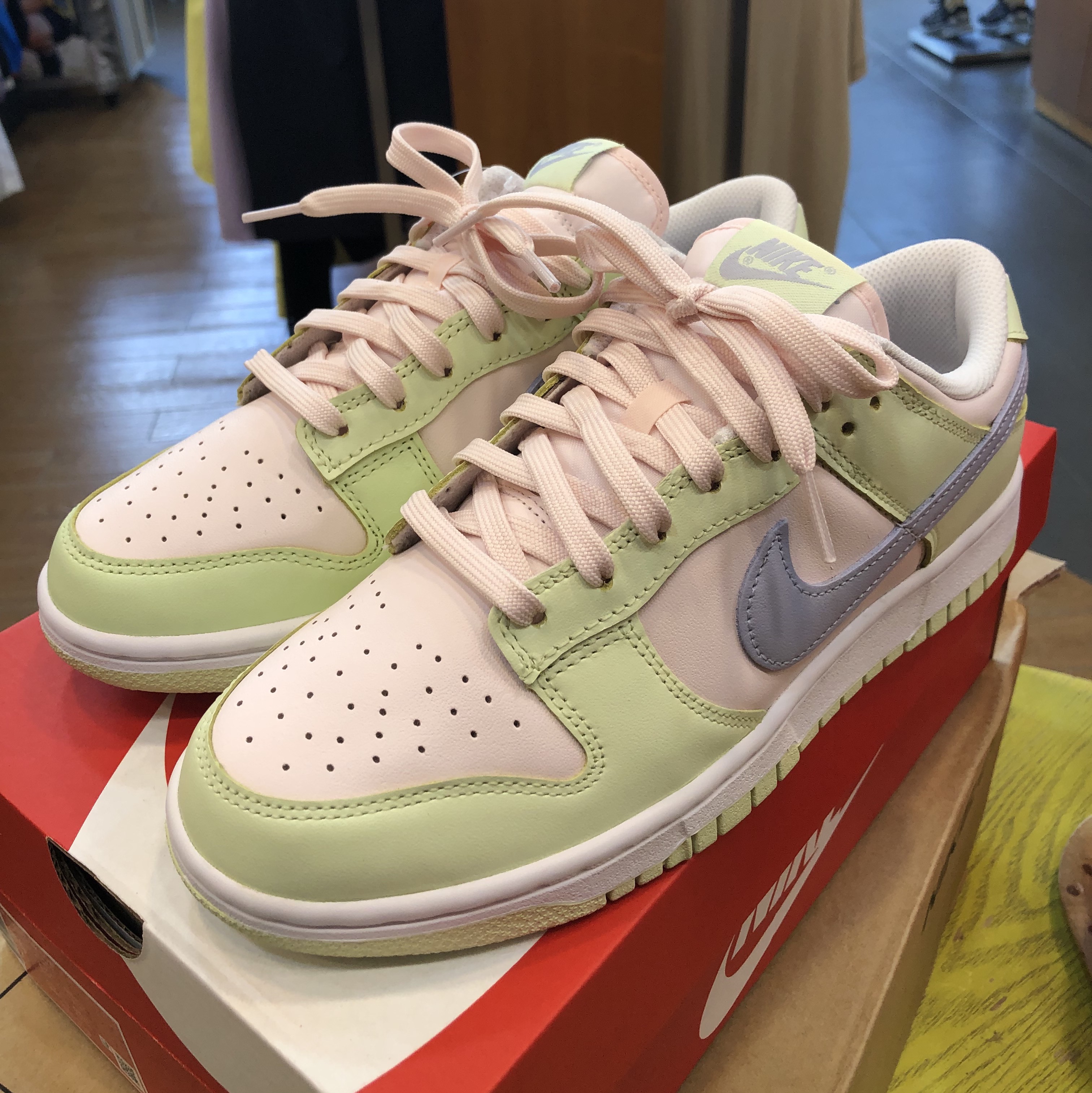 (W) Nike Dunk Low Light Soft Pink 착용 스타일 - 2