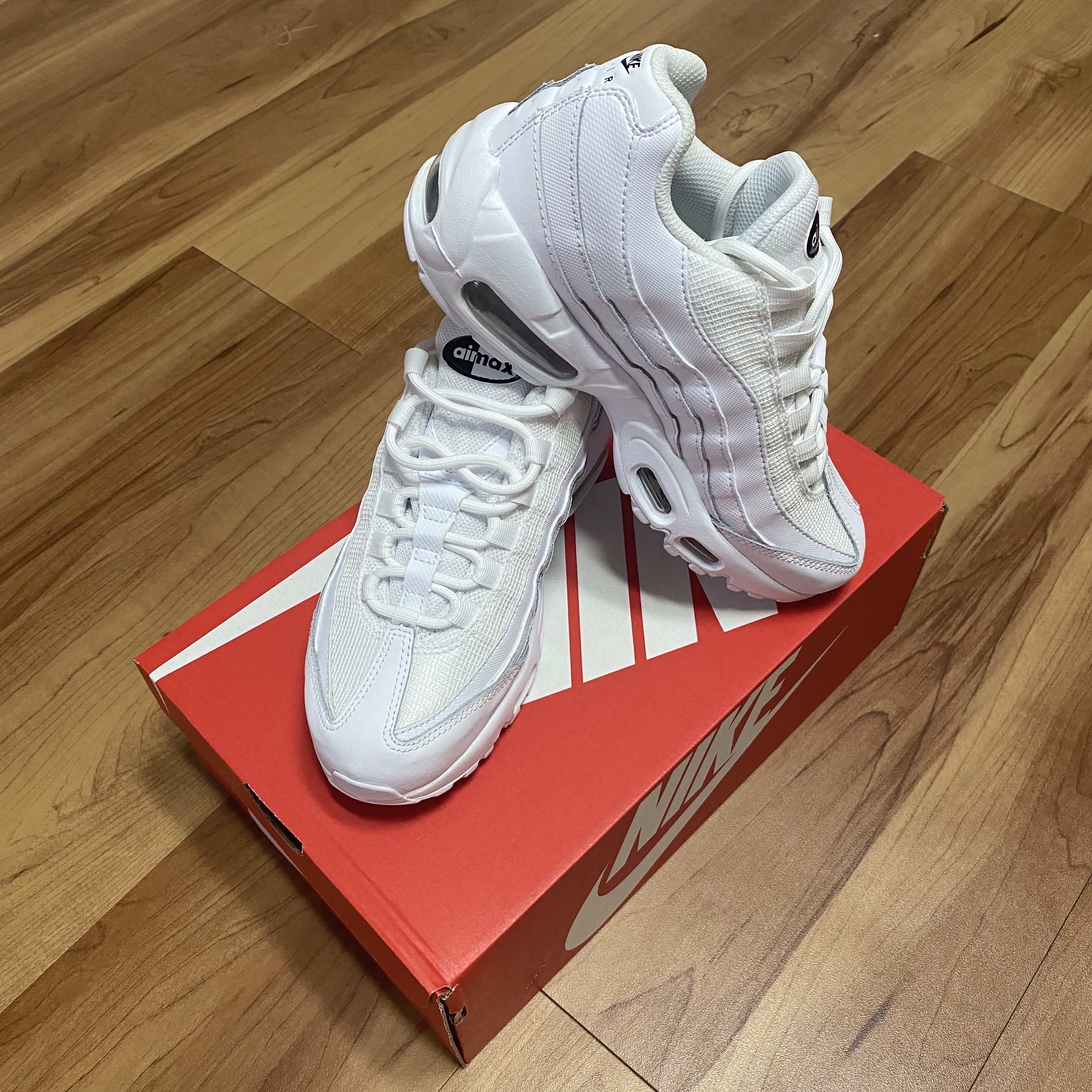 (W) Nike Air Max 95 Essential White Black 착용 스타일 - 2